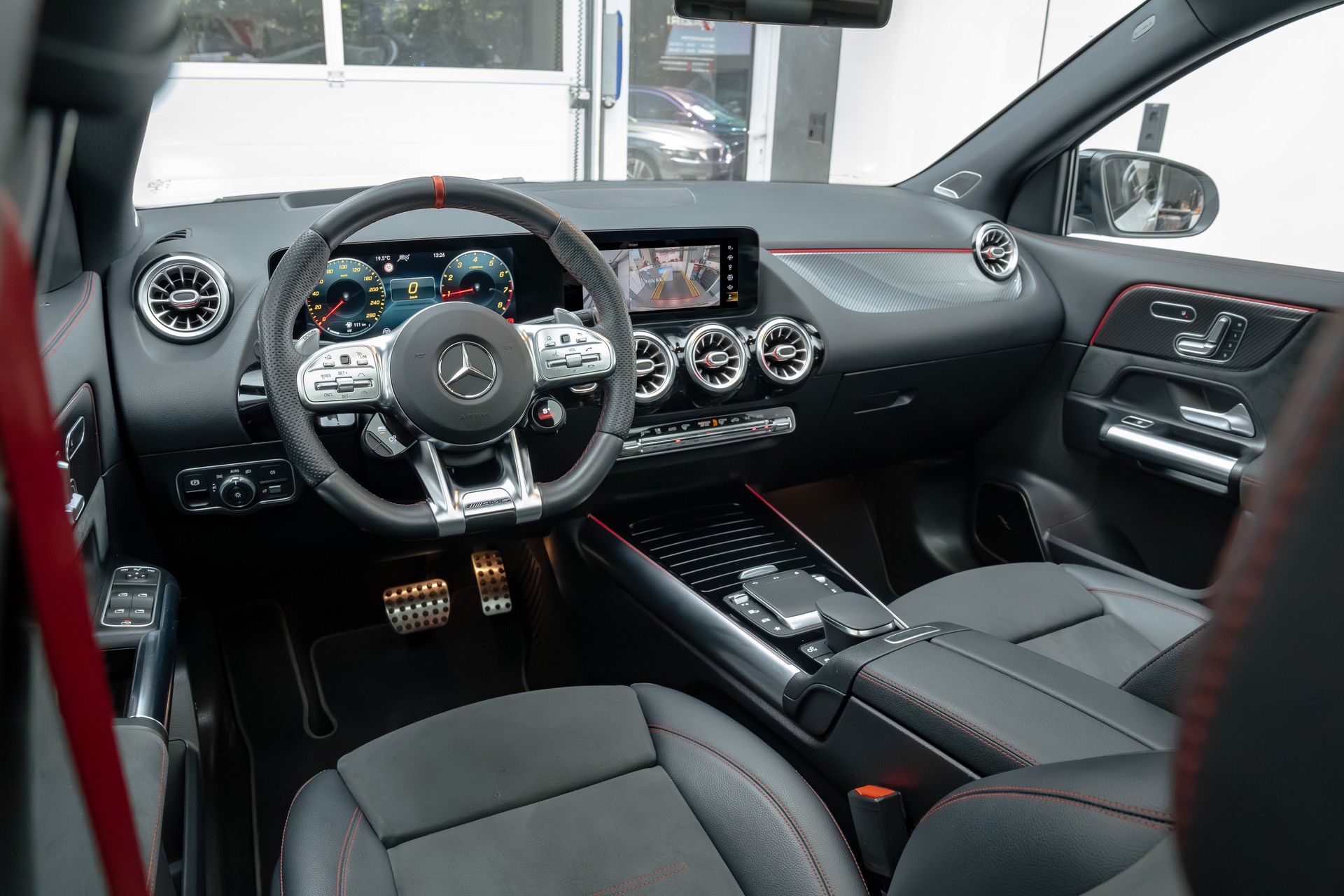 MERCEDES-BENZ GLA 35 AMG 4Matic 8G-Speedshift DCT-image-9