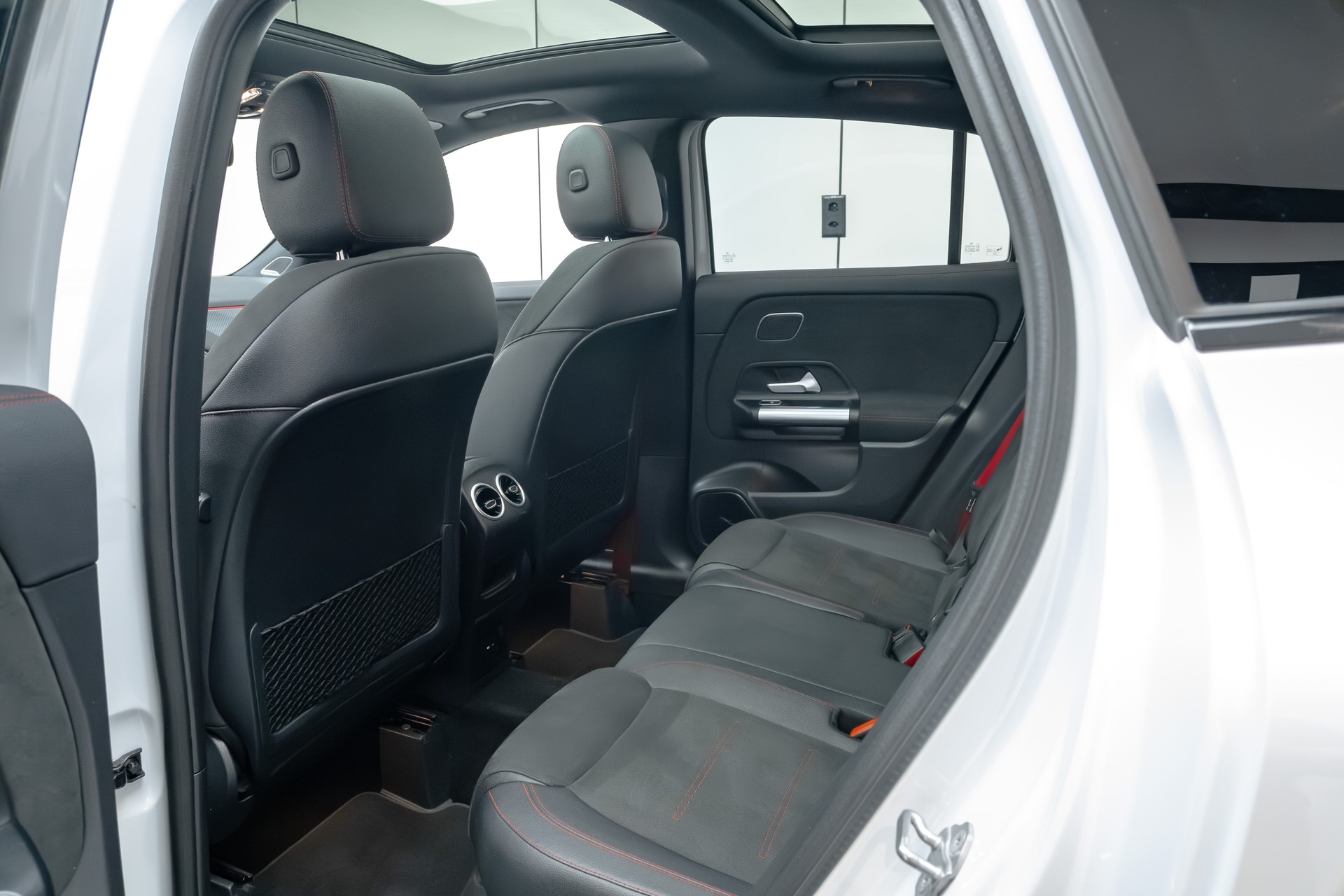 MERCEDES-BENZ GLA 35 AMG 4Matic 8G-Speedshift DCT-image-14