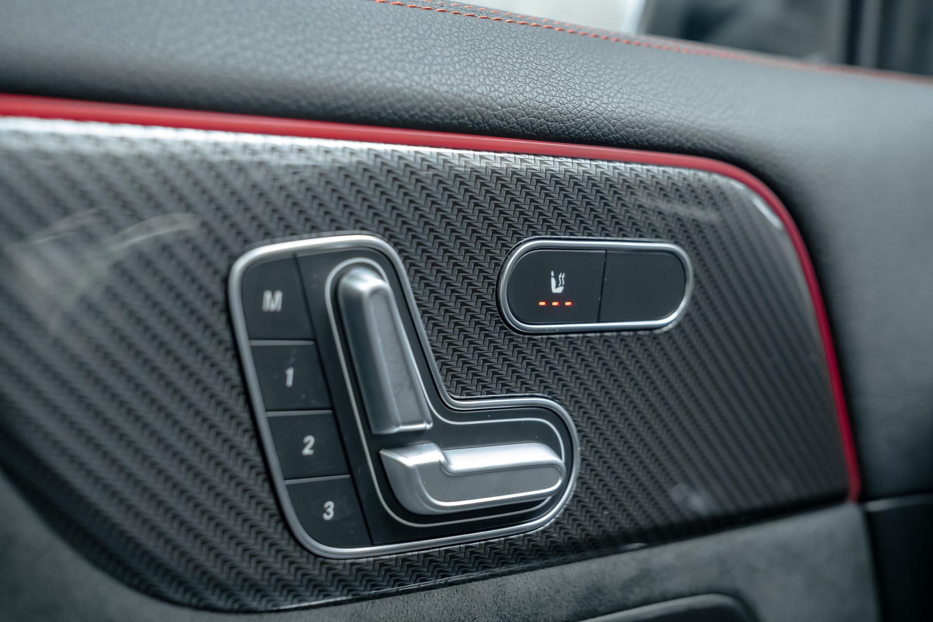 MERCEDES-BENZ GLA 35 AMG 4Matic 8G-Speedshift DCT-image-13