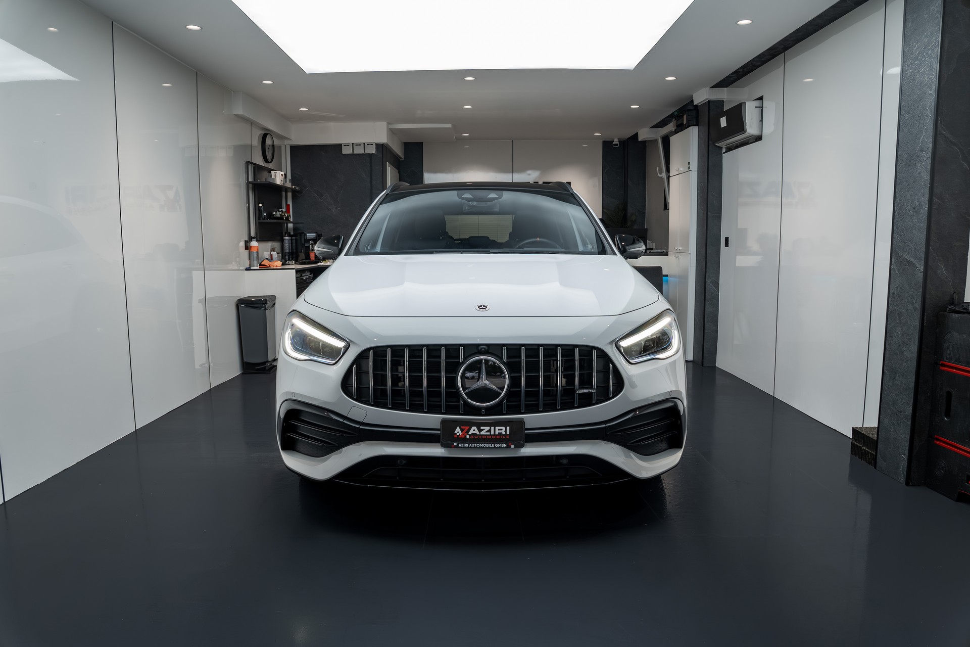 MERCEDES-BENZ GLA 35 AMG 4Matic 8G-Speedshift DCT-showroom-element-1
