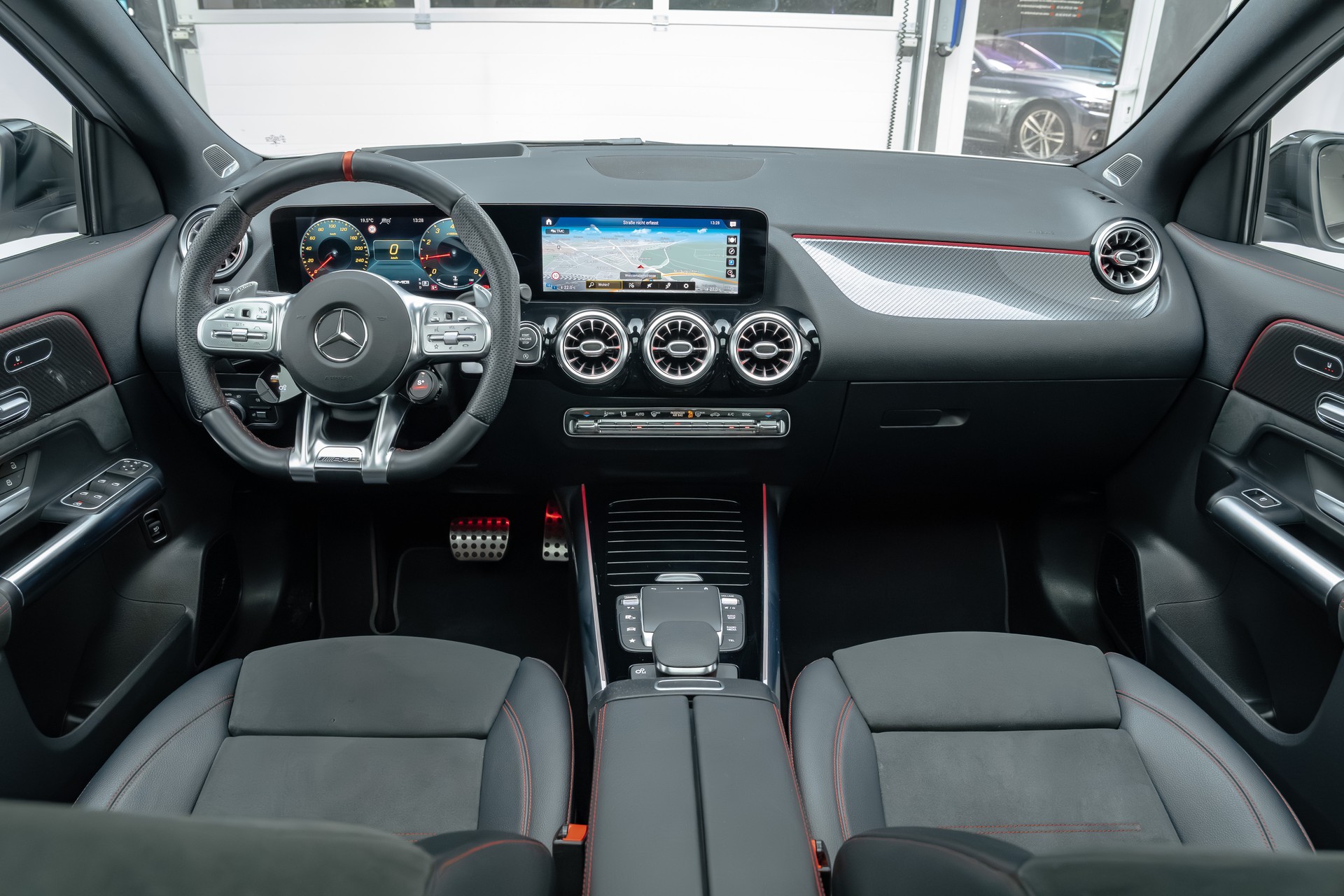 MERCEDES-BENZ GLA 35 AMG 4Matic 8G-Speedshift DCT-image-6