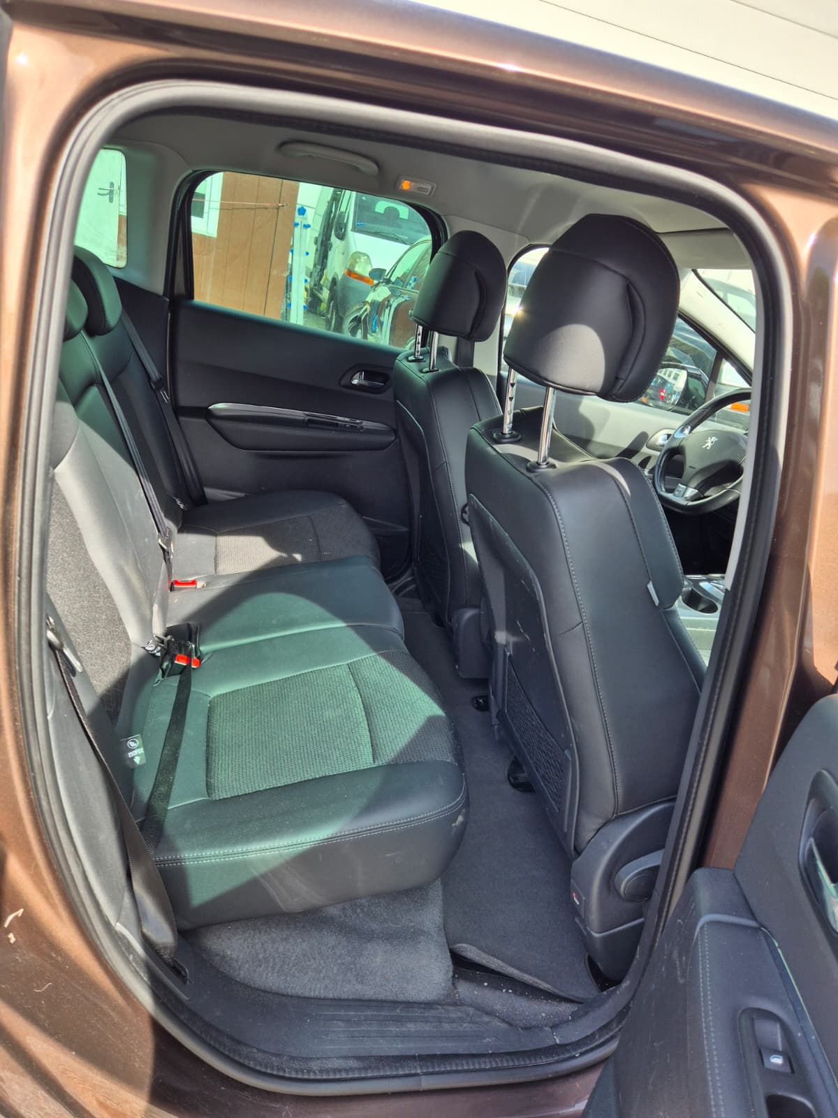 PEUGEOT 3008 HYbrid4 2.0 HDI ETG6-image-7