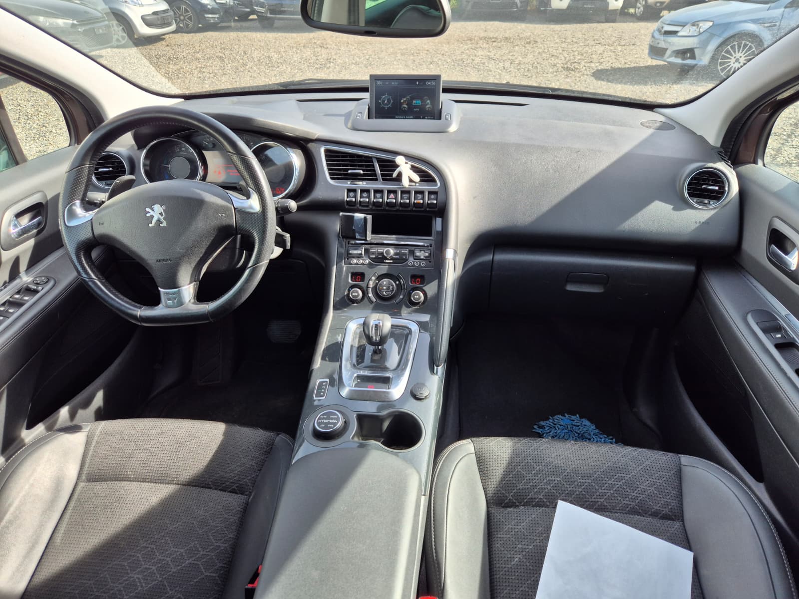 PEUGEOT 3008 HYbrid4 2.0 HDI ETG6-image-8