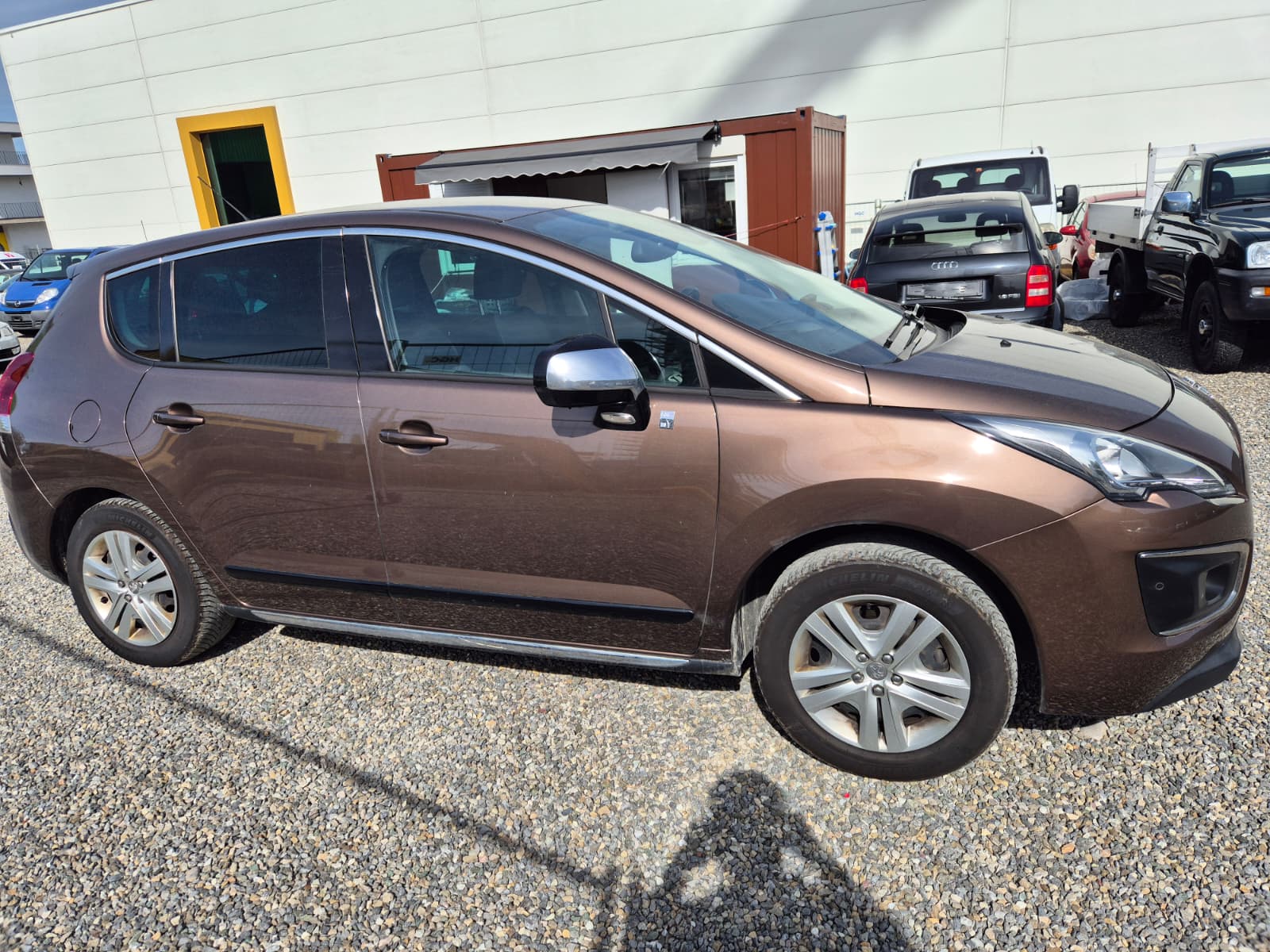 PEUGEOT 3008 HYbrid4 2.0 HDI ETG6-image-2