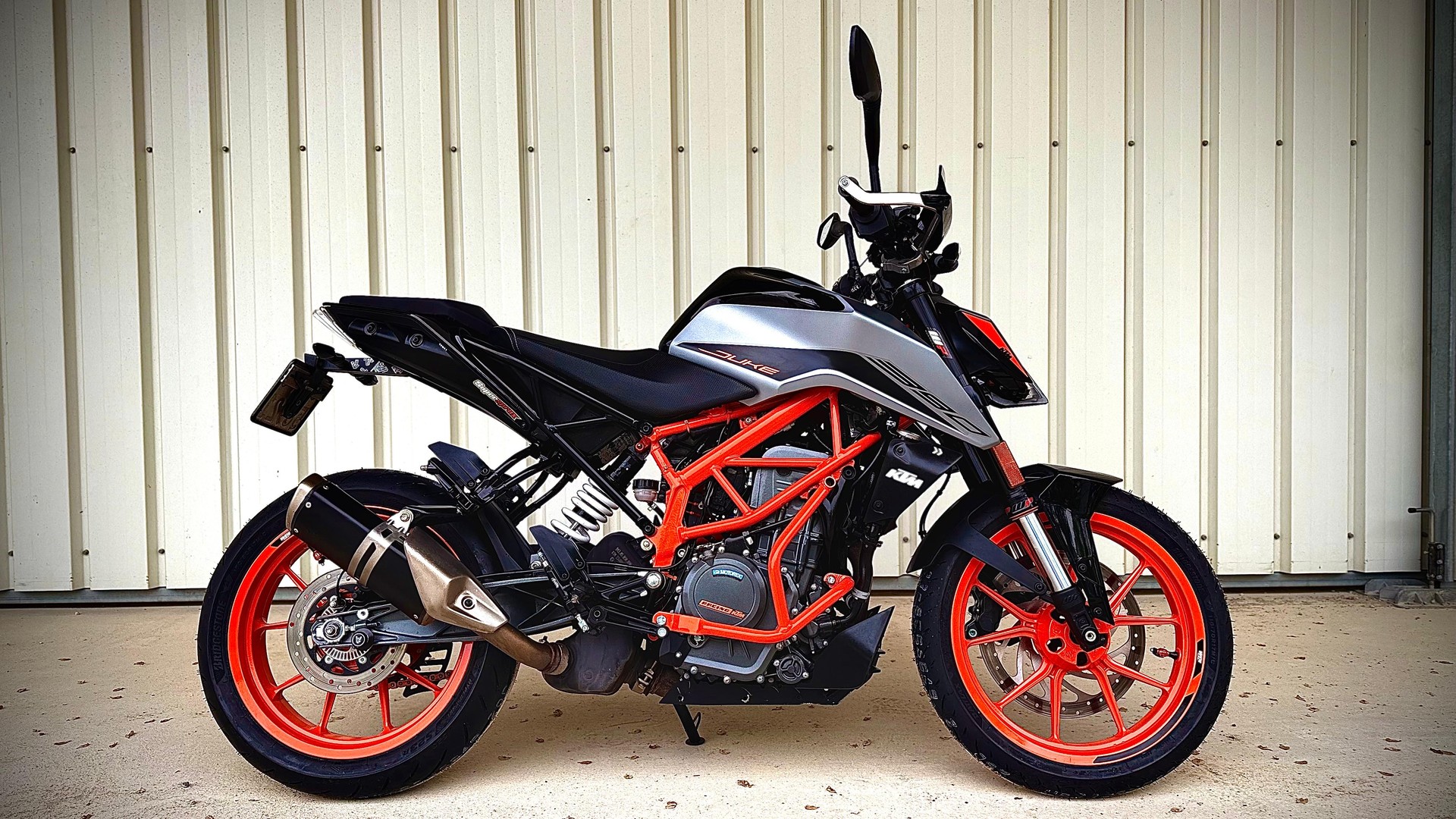 KTM 390 Duke-image-2