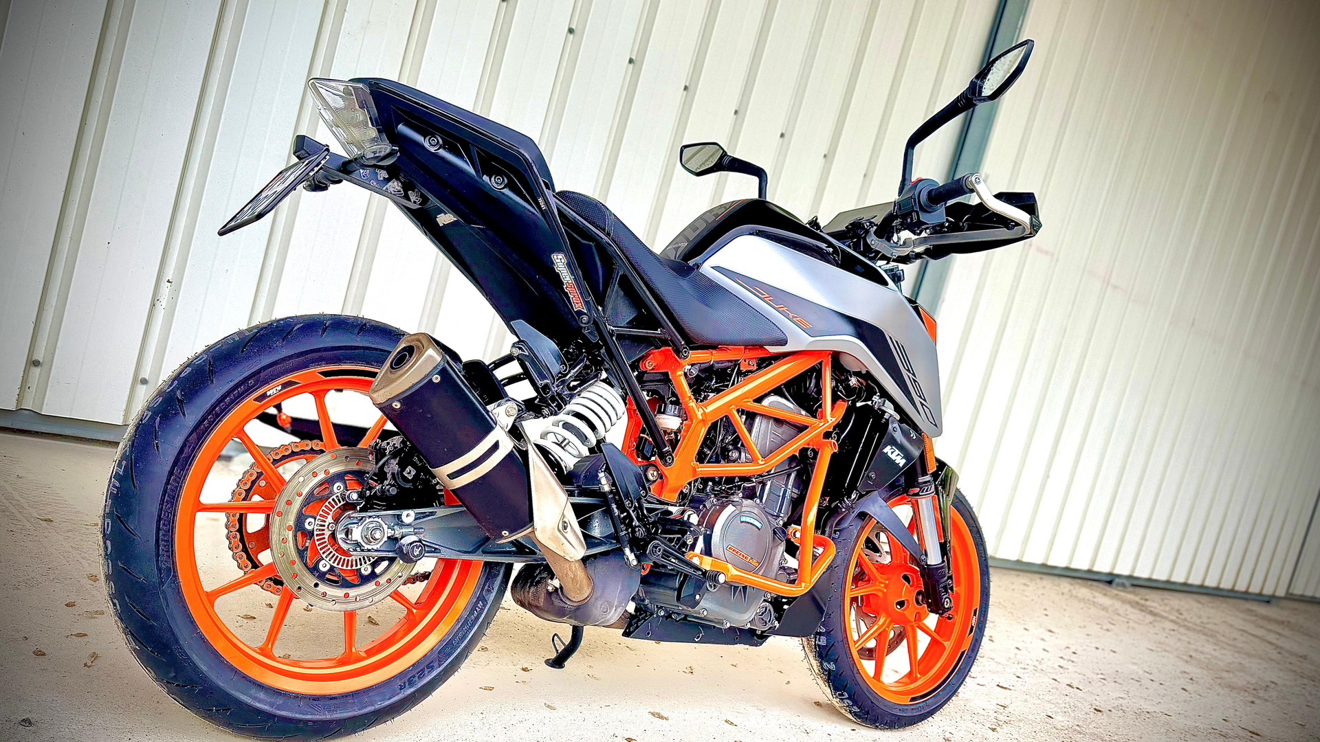 KTM 390 Duke-image-1