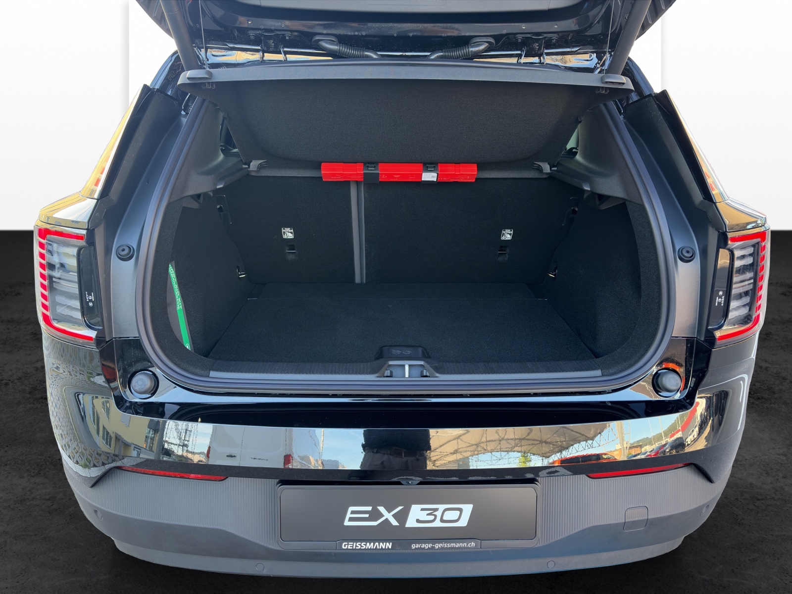 VOLVO EX30 E60 Plus Swiss Black Edition-image-18