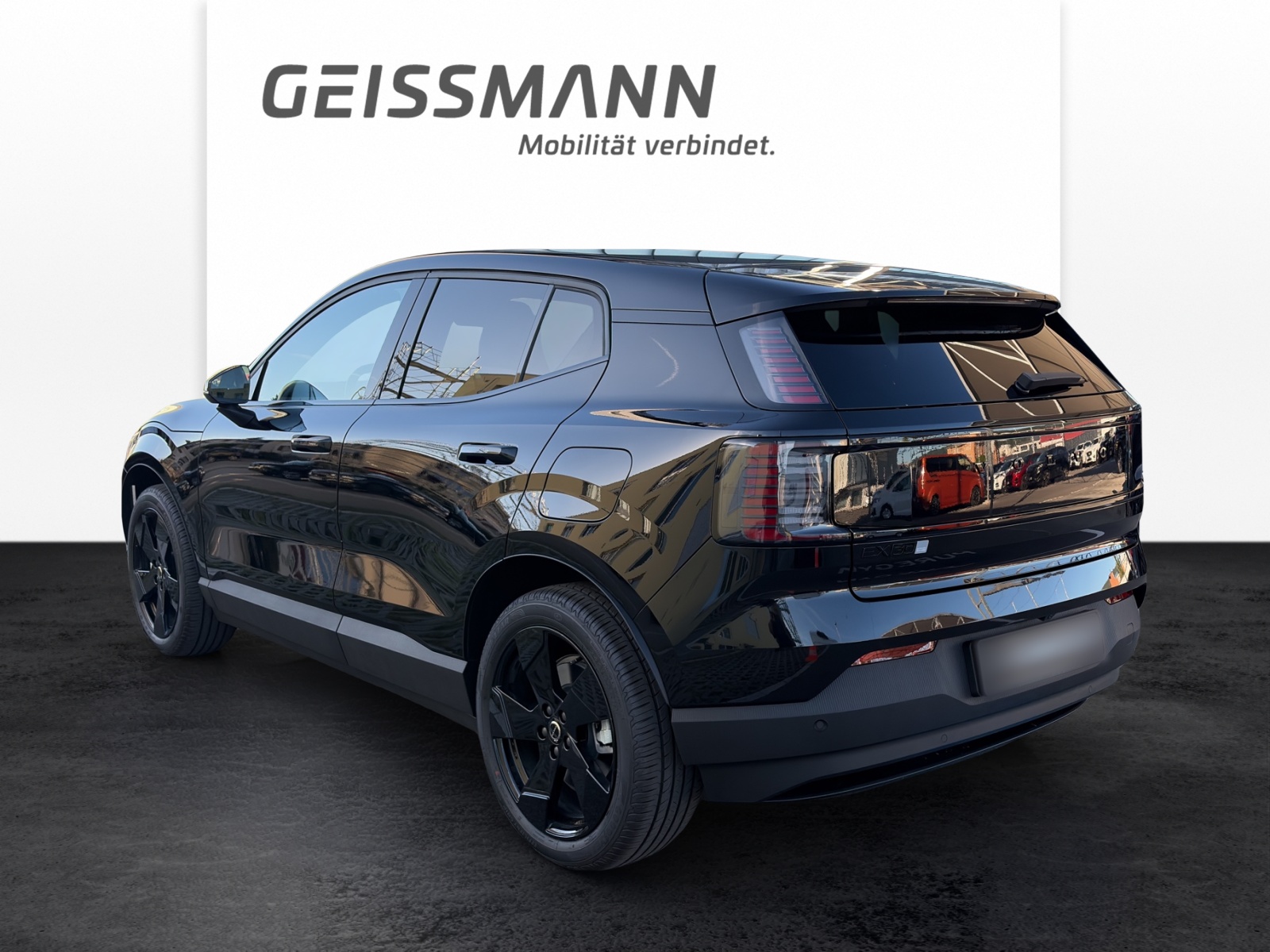 VOLVO EX30 E60 Plus Swiss Black Edition-image-4