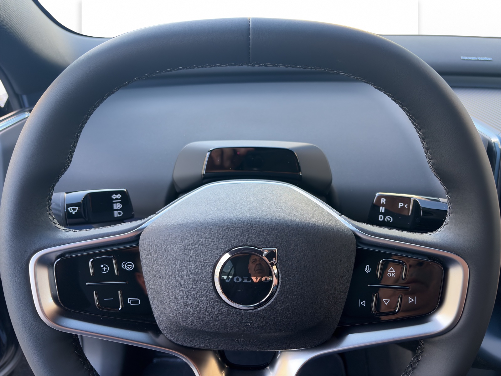 VOLVO EX30 E60 Plus Swiss Black Edition-image-13