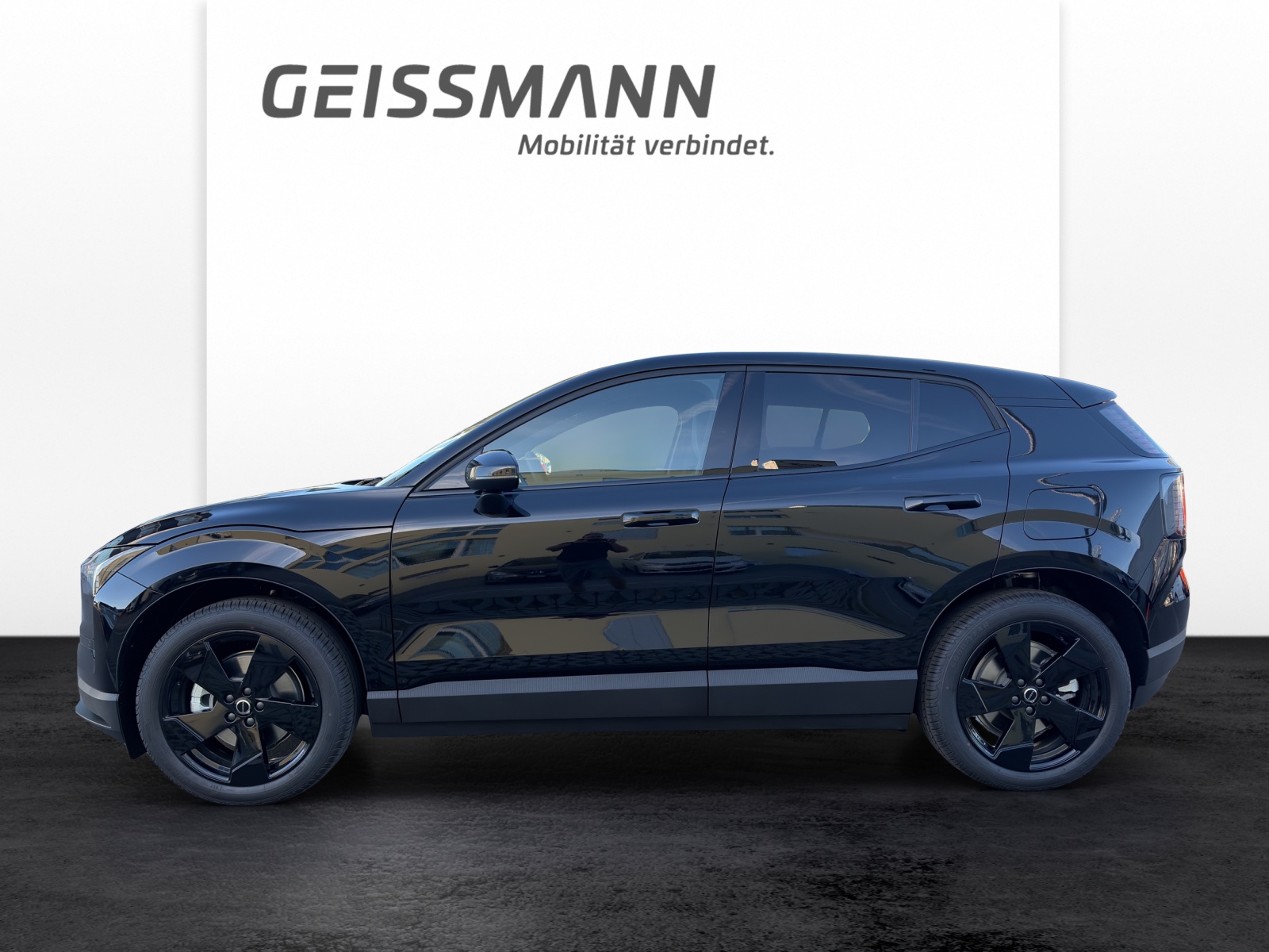 VOLVO EX30 E60 Plus Swiss Black Edition-showroom-element-2