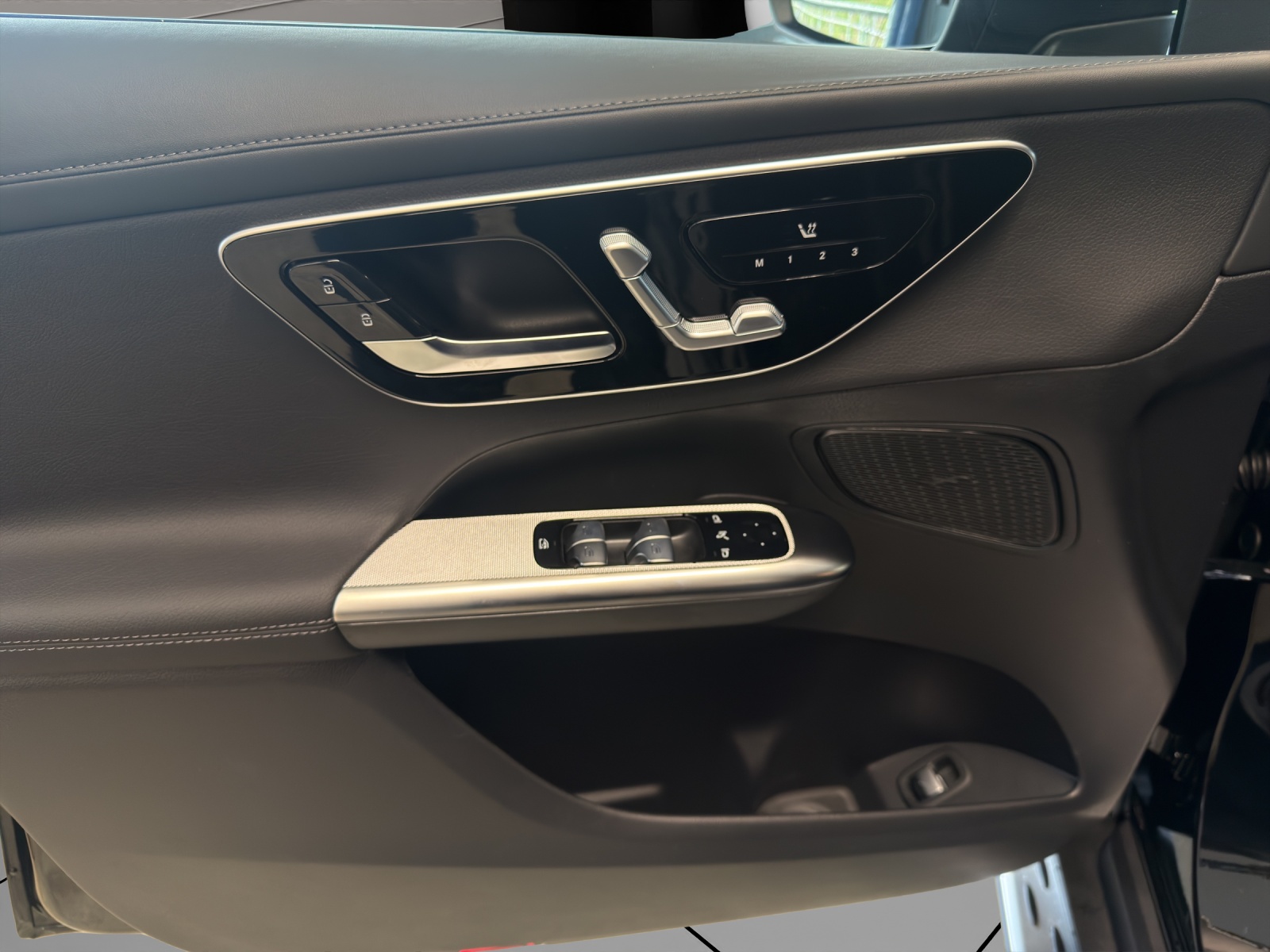 MERCEDES-BENZ GLC 300 de 4Matic EQ Star 9G-Tronic-image-6