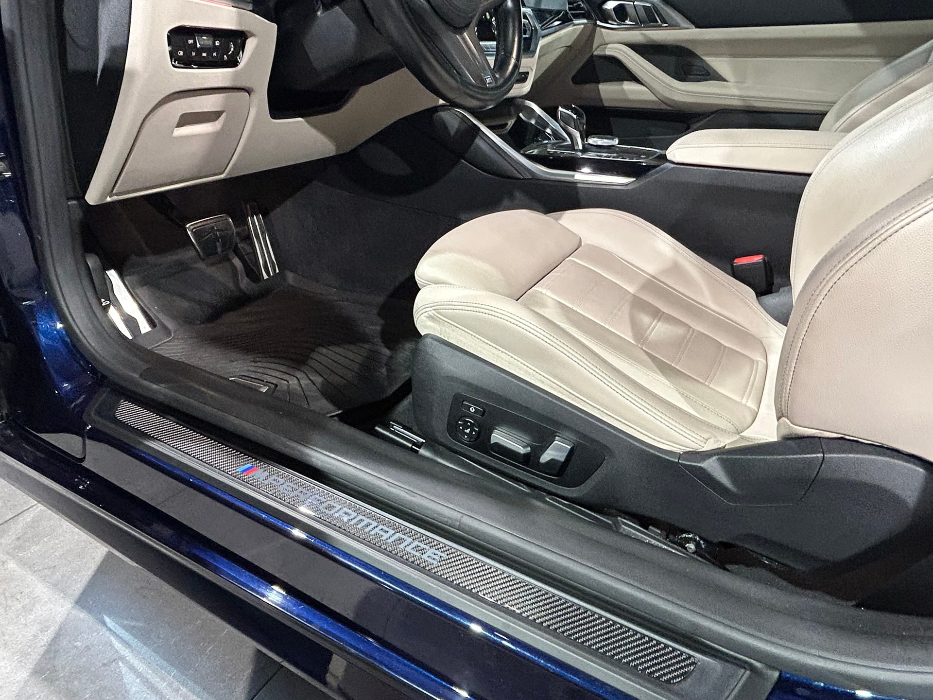 BMW M440i xDrive 48V Coupé Steptronic-image-24