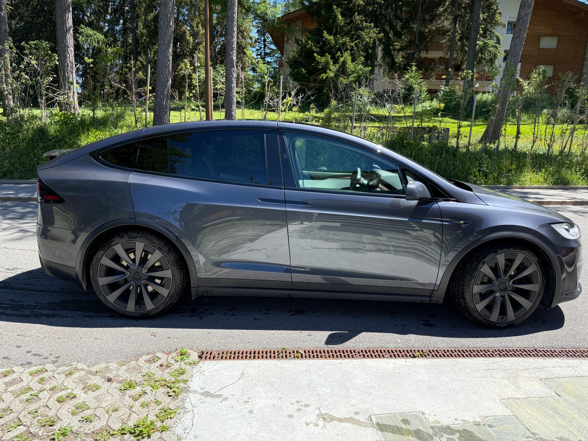 TESLA MODEL X