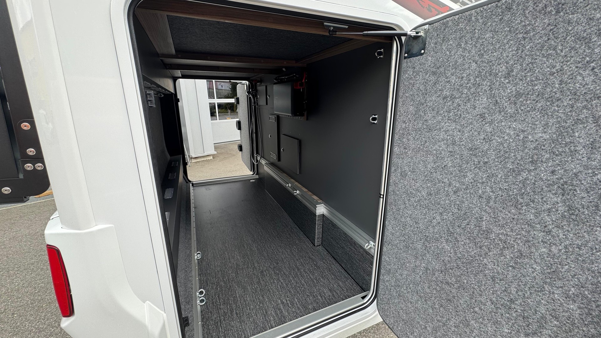 KABE Novum 750 LGB Traq 4x4-image-21