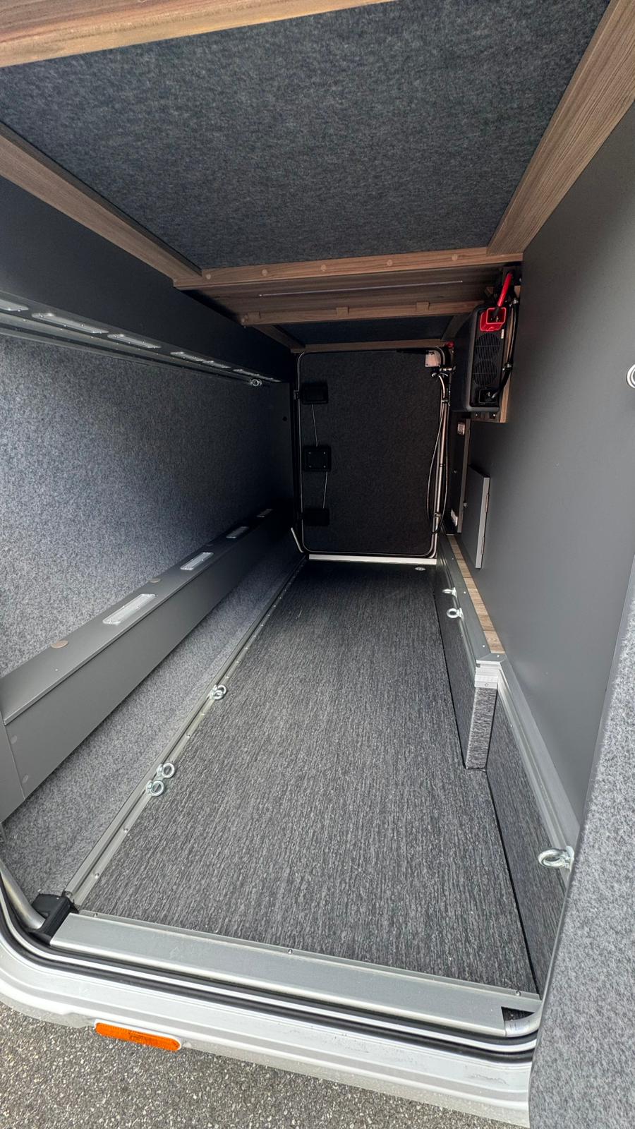 KABE Novum 750 LGB Traq 4x4-image-5