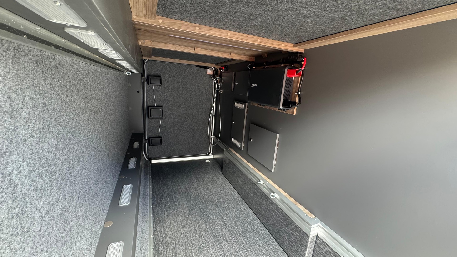 KABE Novum 750 LGB Traq 4x4-image-16