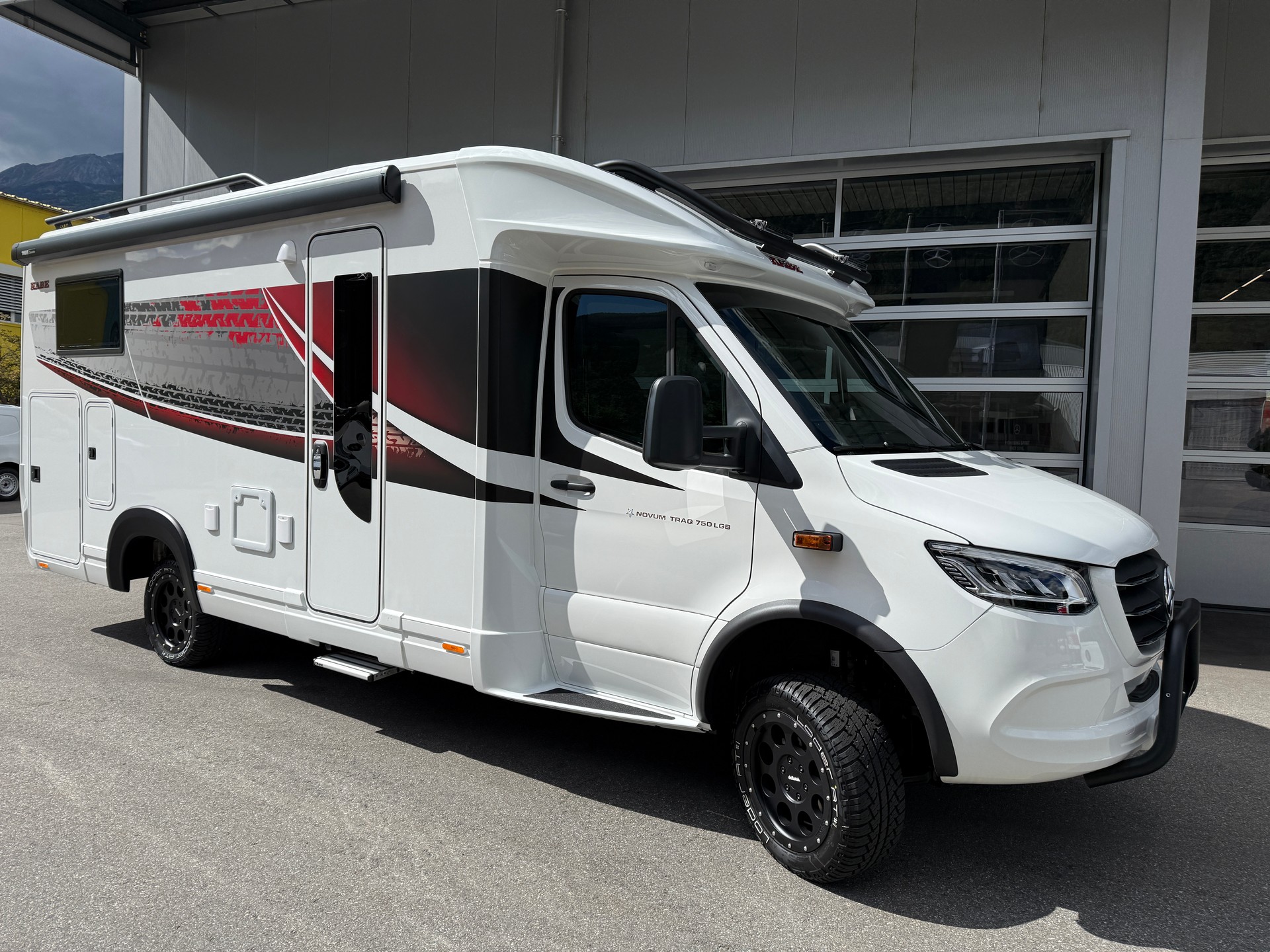 KABE Novum 750 LGB Traq 4x4-image-7