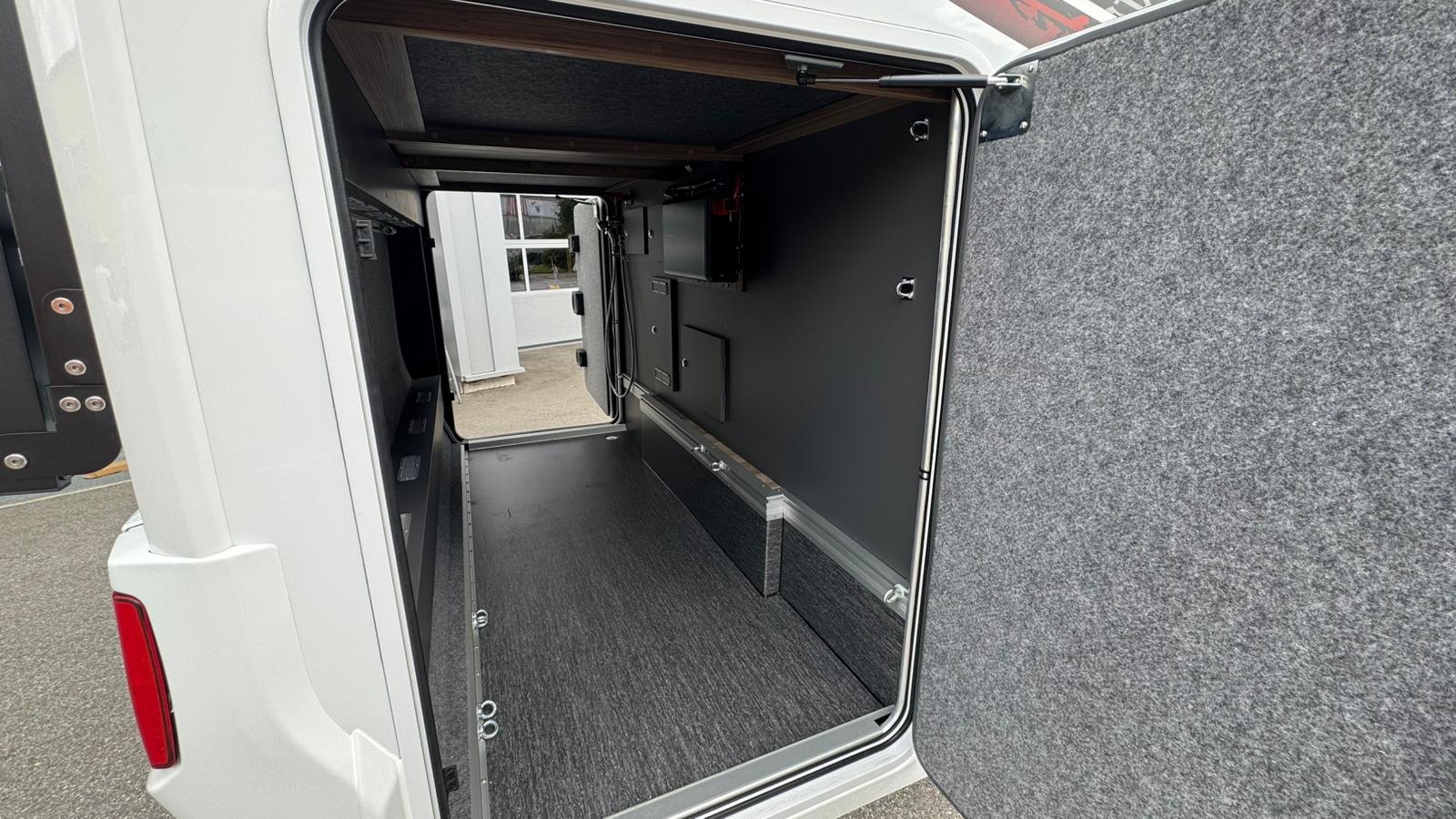 KABE Novum 750 LGB Traq 4x4-image-6