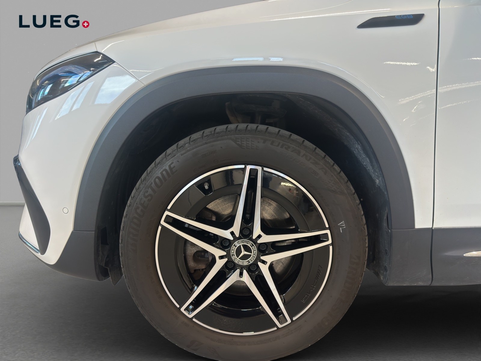 MERCEDES-BENZ EQB 300 AMG Line 4Matic-image-6