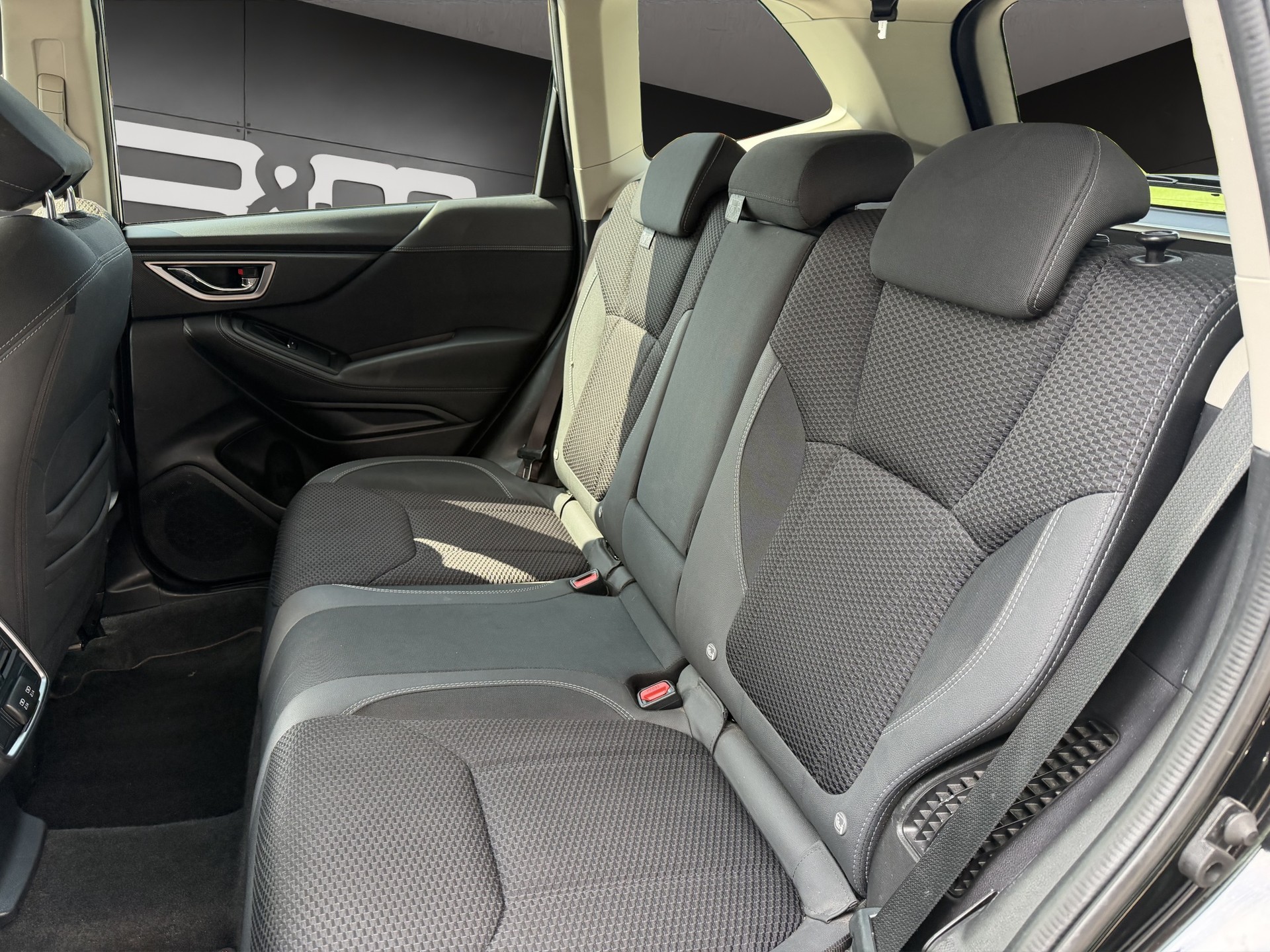 SUBARU Forester 2.0i e-Boxer Swiss Plus Lineartronic-image-9