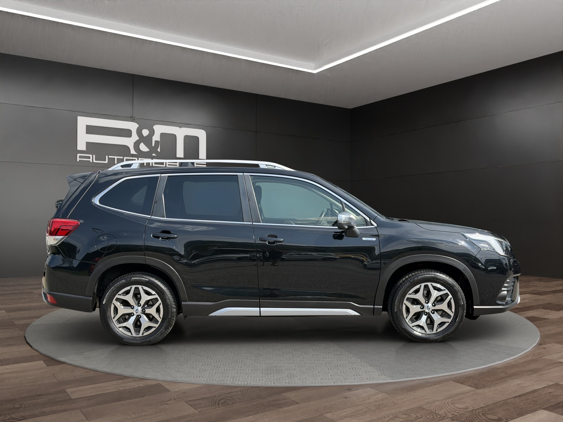 SUBARU Forester 2.0i e-Boxer Swiss Plus Lineartronic-showroom-element-3