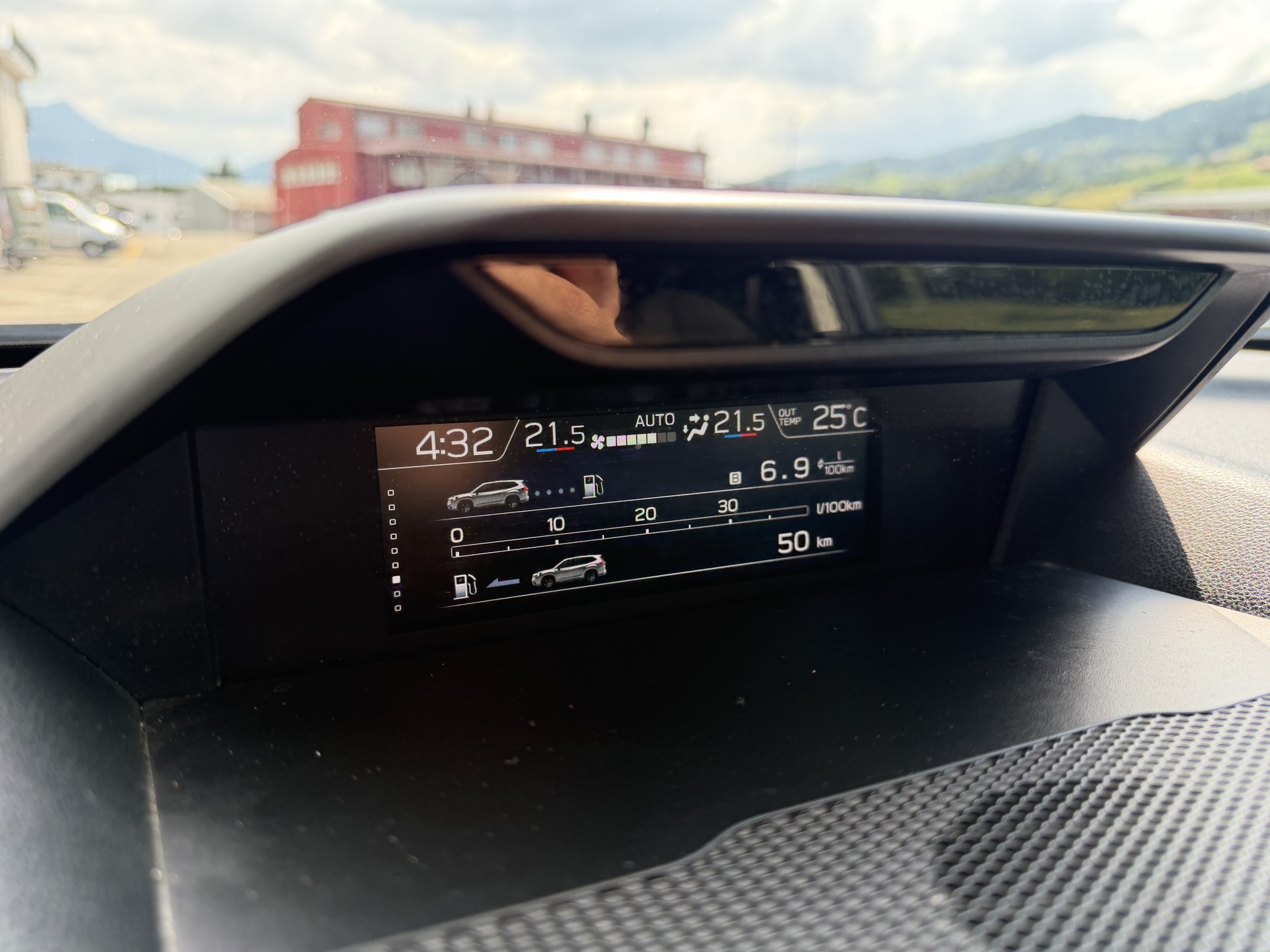 SUBARU Forester 2.0i e-Boxer Swiss Plus Lineartronic-image-15