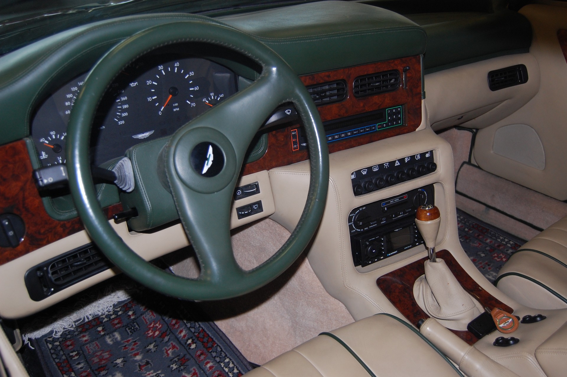 ASTON MARTIN Virage-image-4