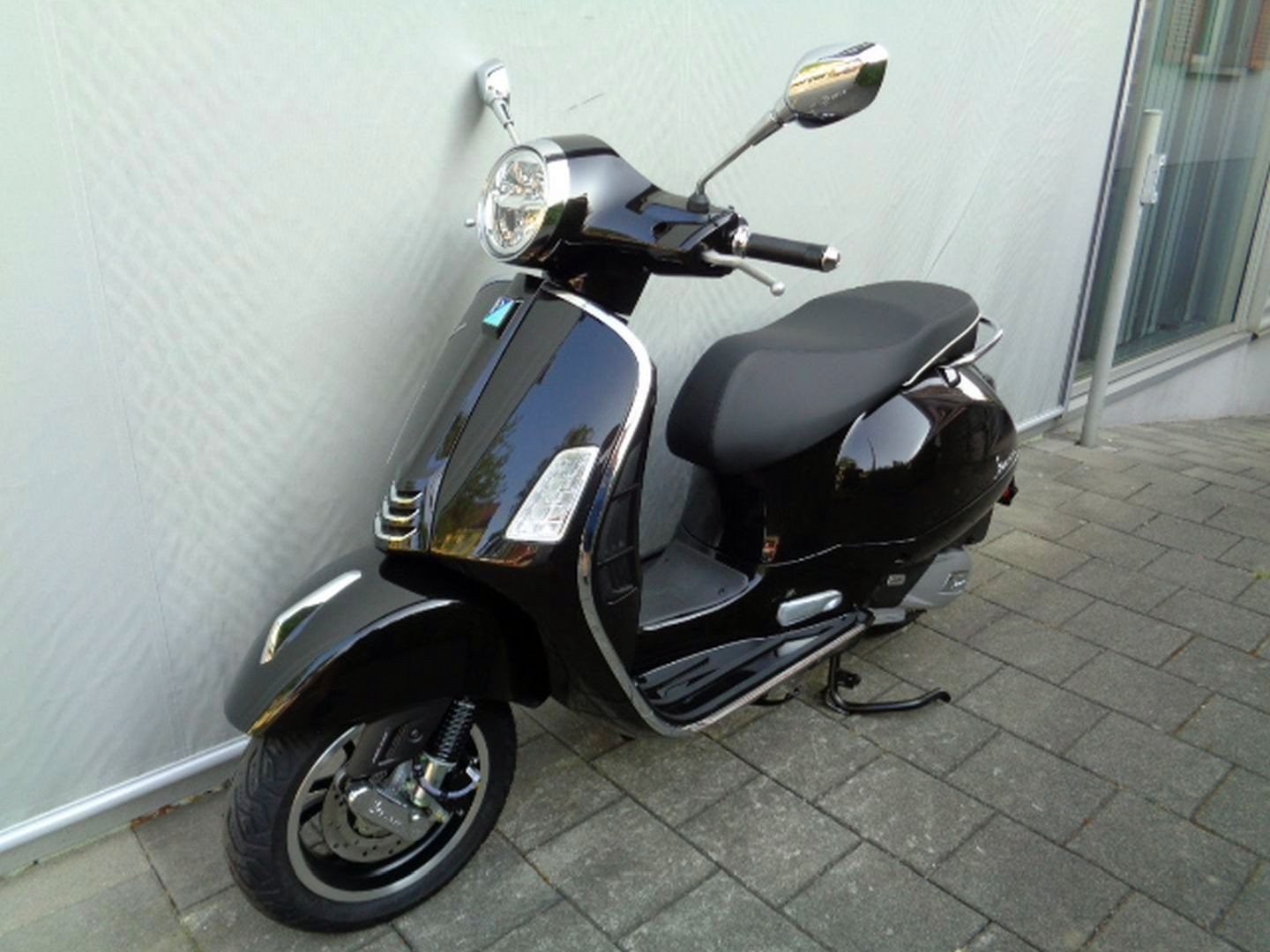 PIAGGIO VESPA GTS 125 E5 MY26-image-1