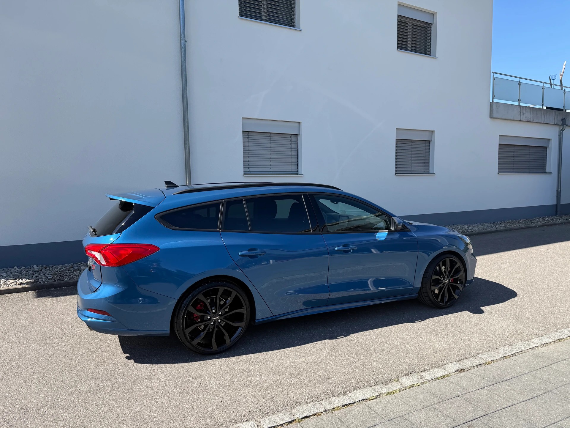 FORD Focus ST 2.3 Styling Paket Automat-image-5