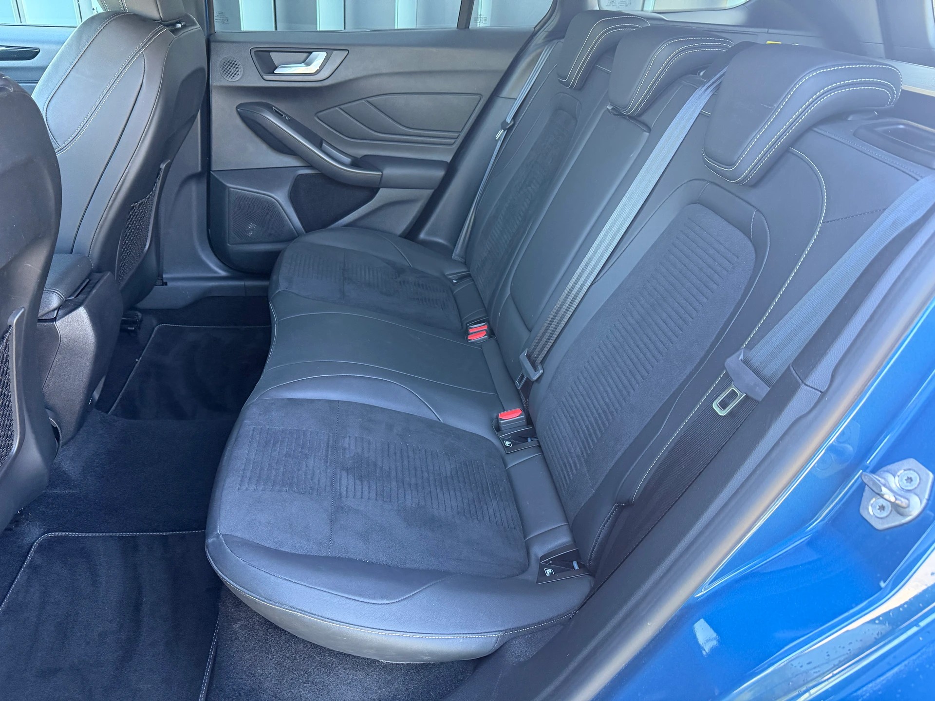 FORD Focus ST 2.3 Styling Paket Automat-image-17