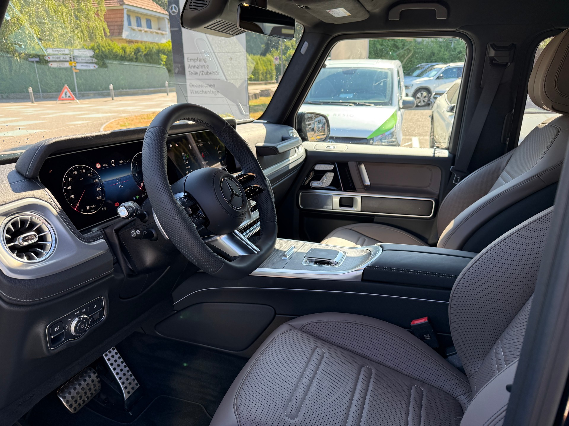 MERCEDES-BENZ G 450 d AMG Line-showroom-element-3