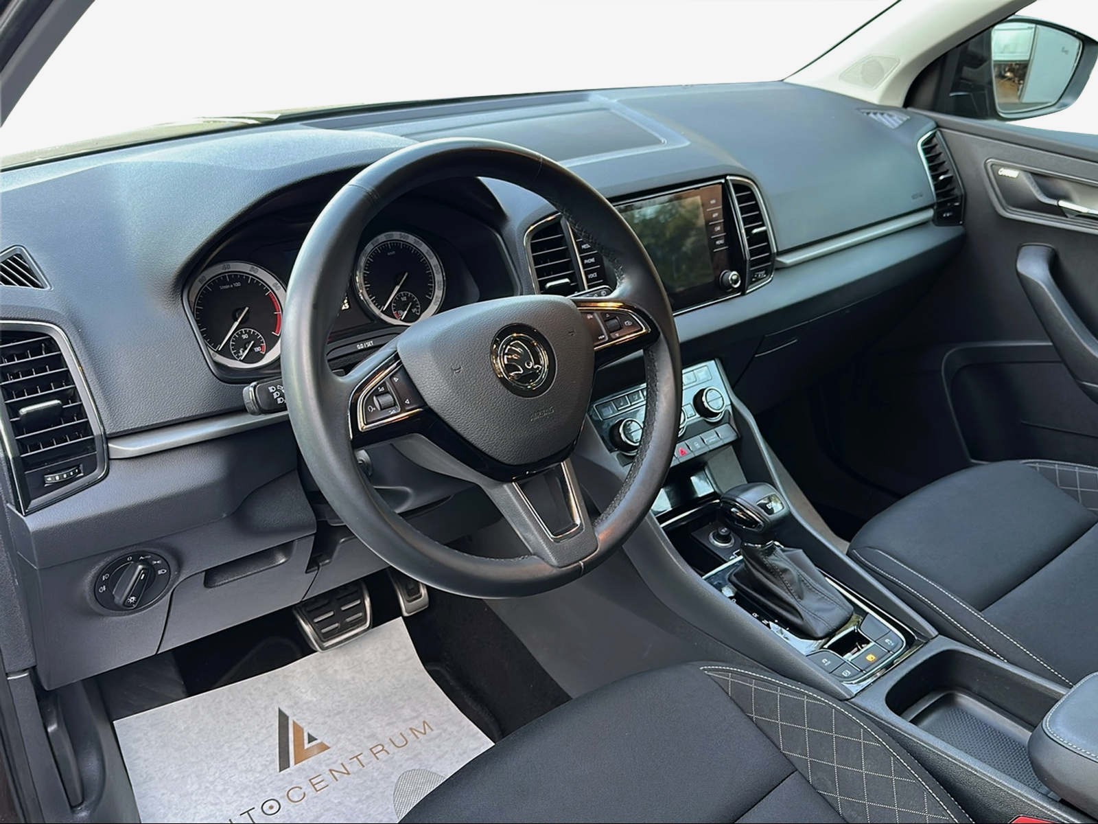 SKODA Karoq 1.5 TSI ACT Ambition DSG-showroom-element-1