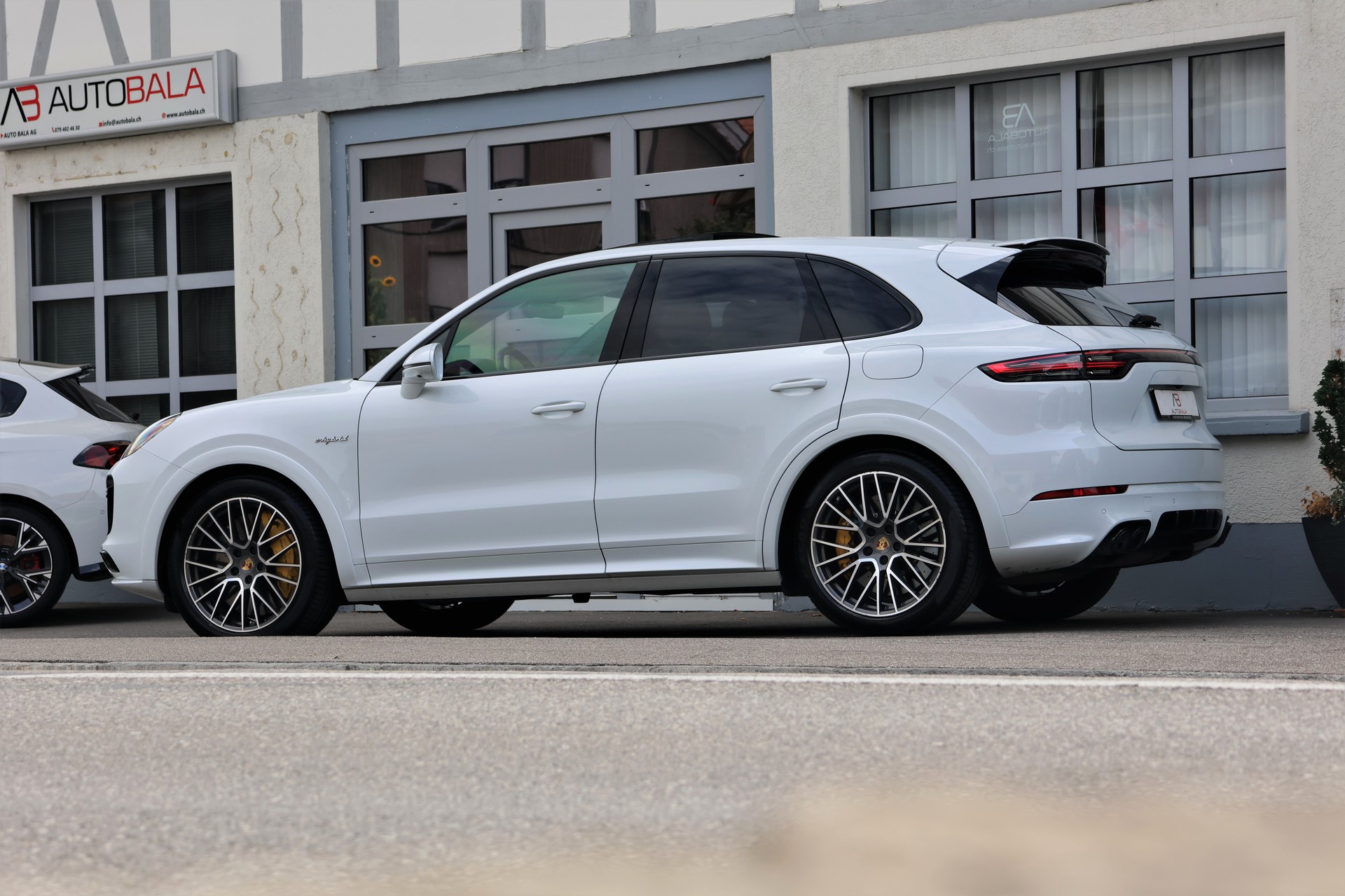 PORSCHE Cayenne Turbo S E-Hybrid (CH) + 3.0T AHK-showroom-element-3