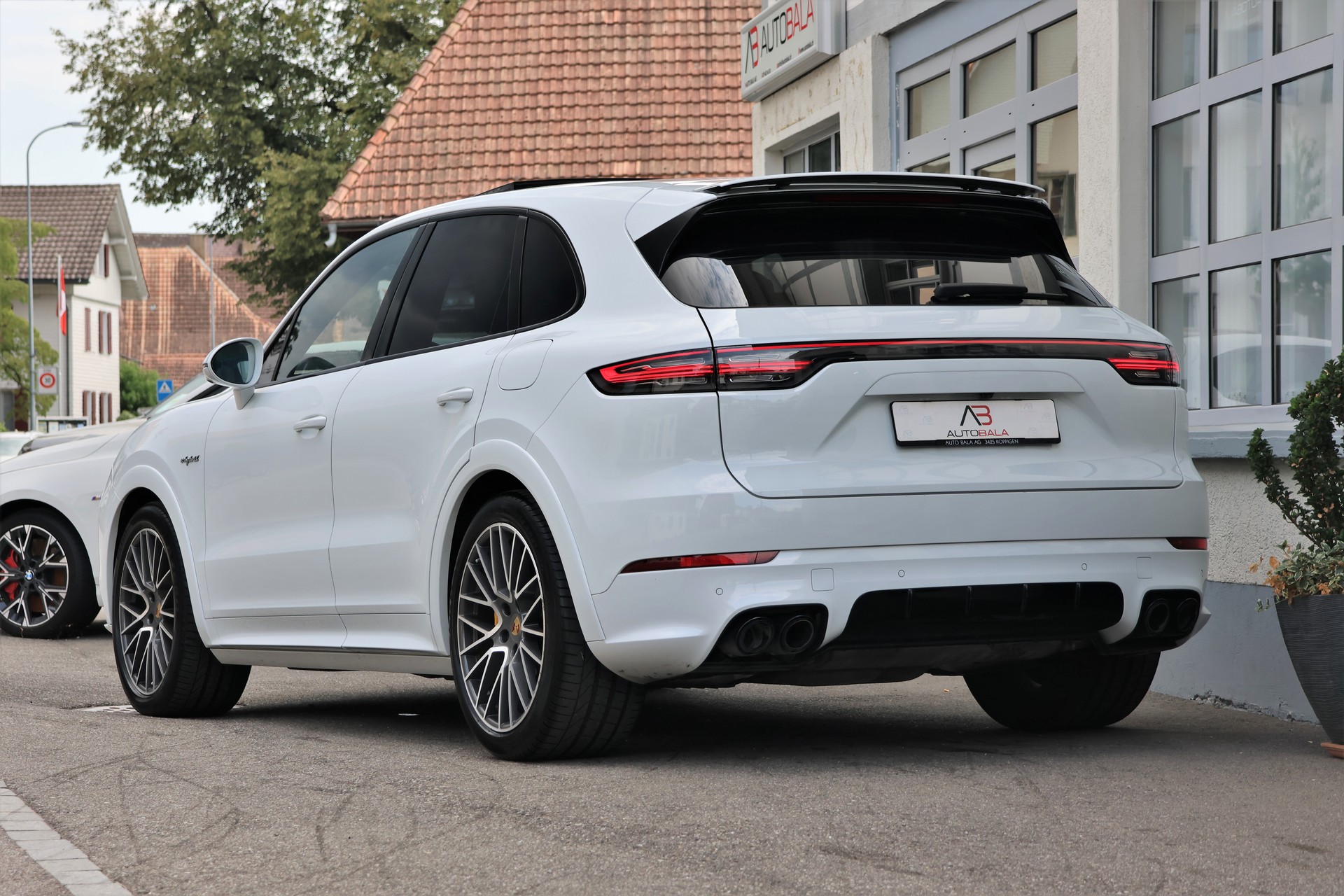 PORSCHE Cayenne Turbo S E-Hybrid (CH) + 3.0T AHK-showroom-element-2