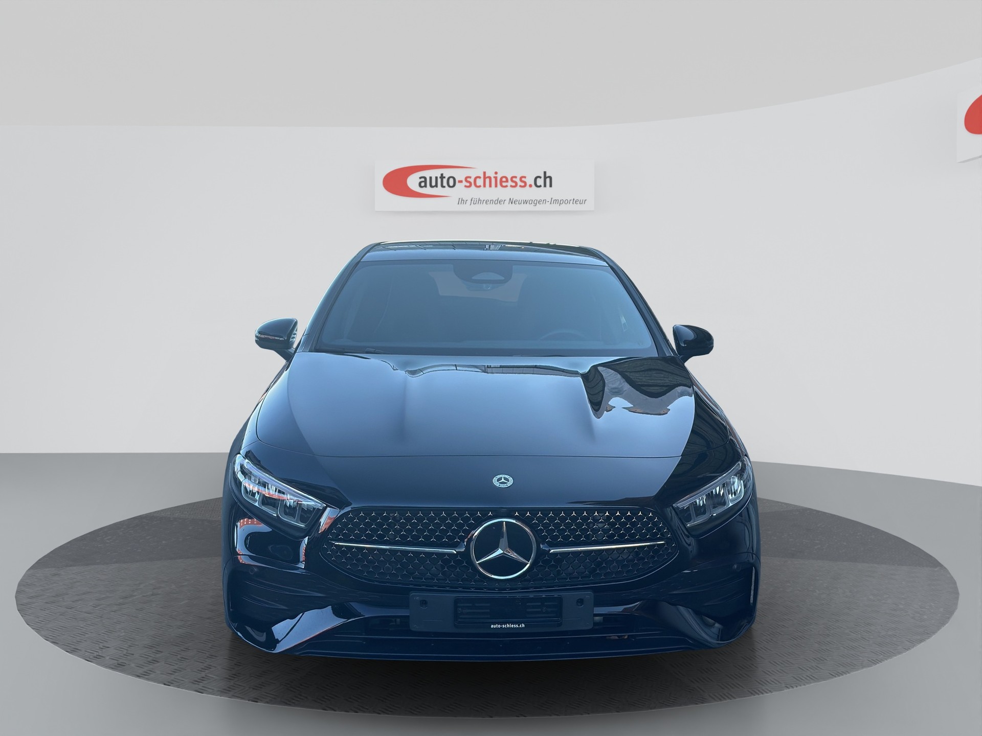 MERCEDES-BENZ A 220 4Matic 8G-DCT AMG Line Night-showroom-element-1