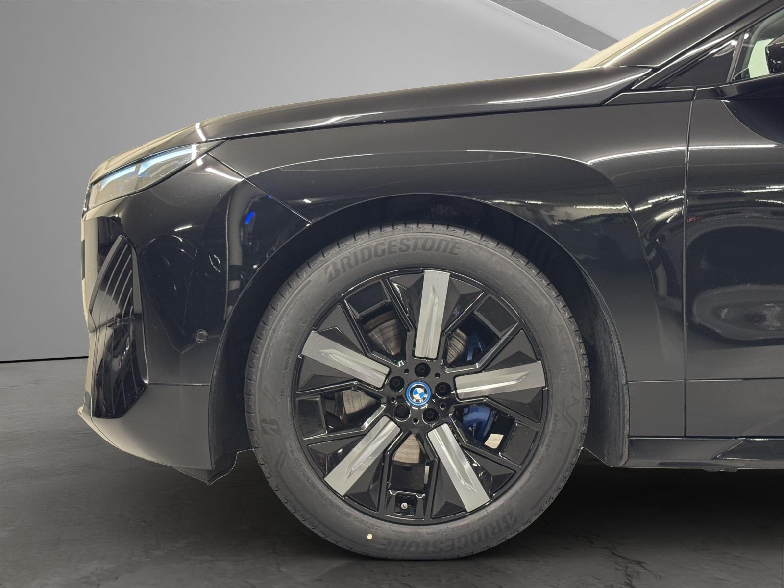 BMW iX xDrive50-image-7