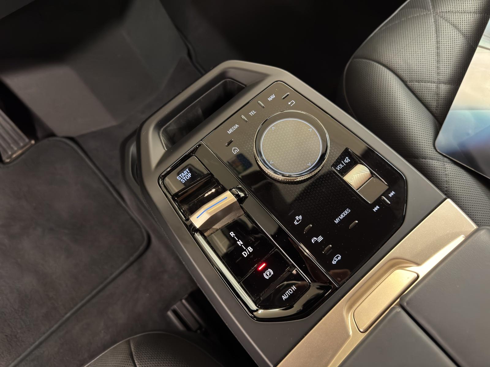 BMW iX xDrive50-image-18