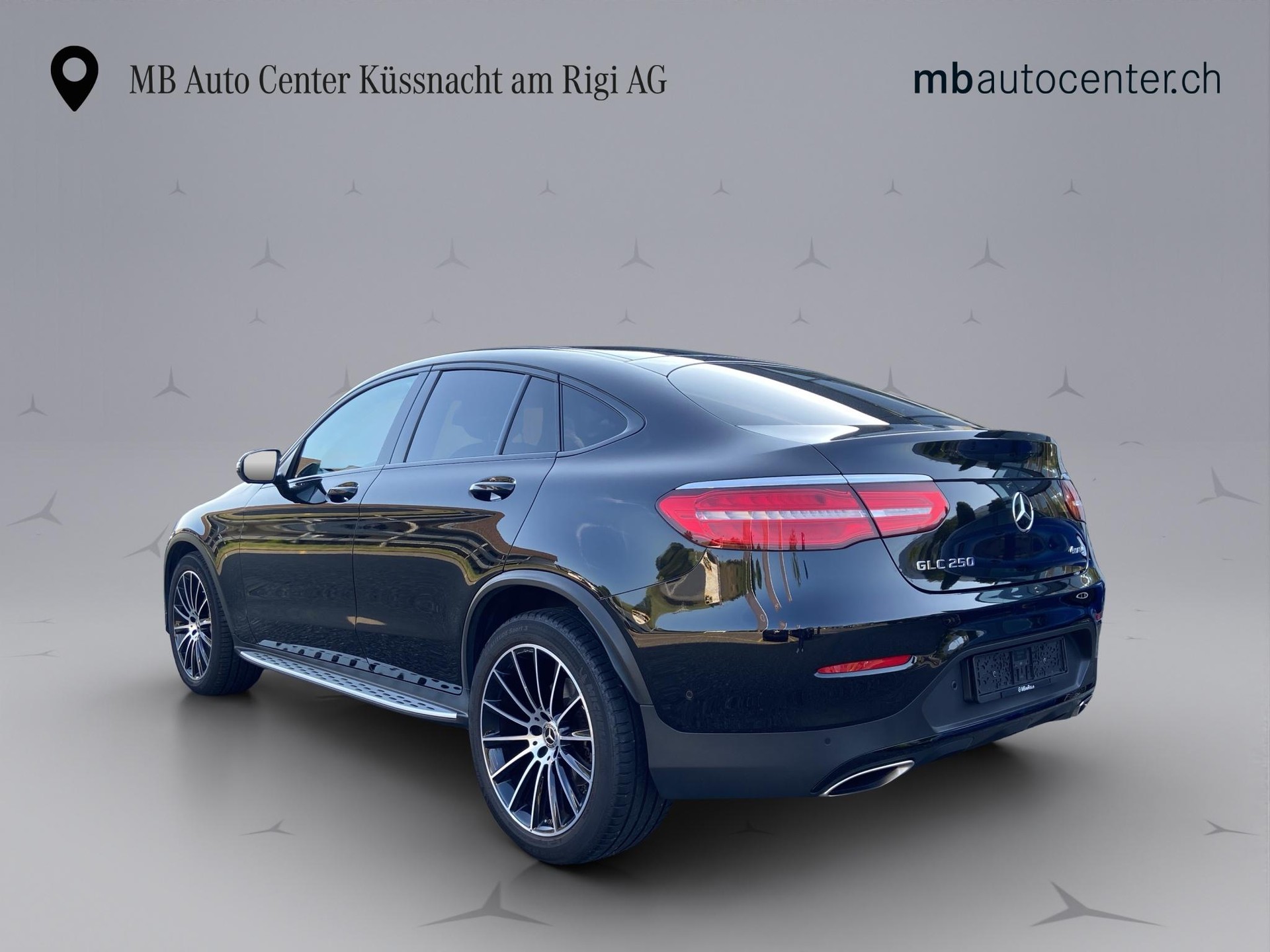 MERCEDES-BENZ GLC 250 AMG Line 4m Coupé-showroom-element-3