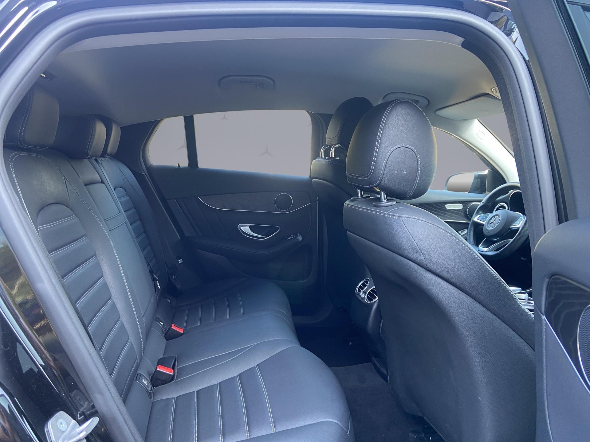 MERCEDES-BENZ GLC 250 AMG Line 4m Coupé-image-16