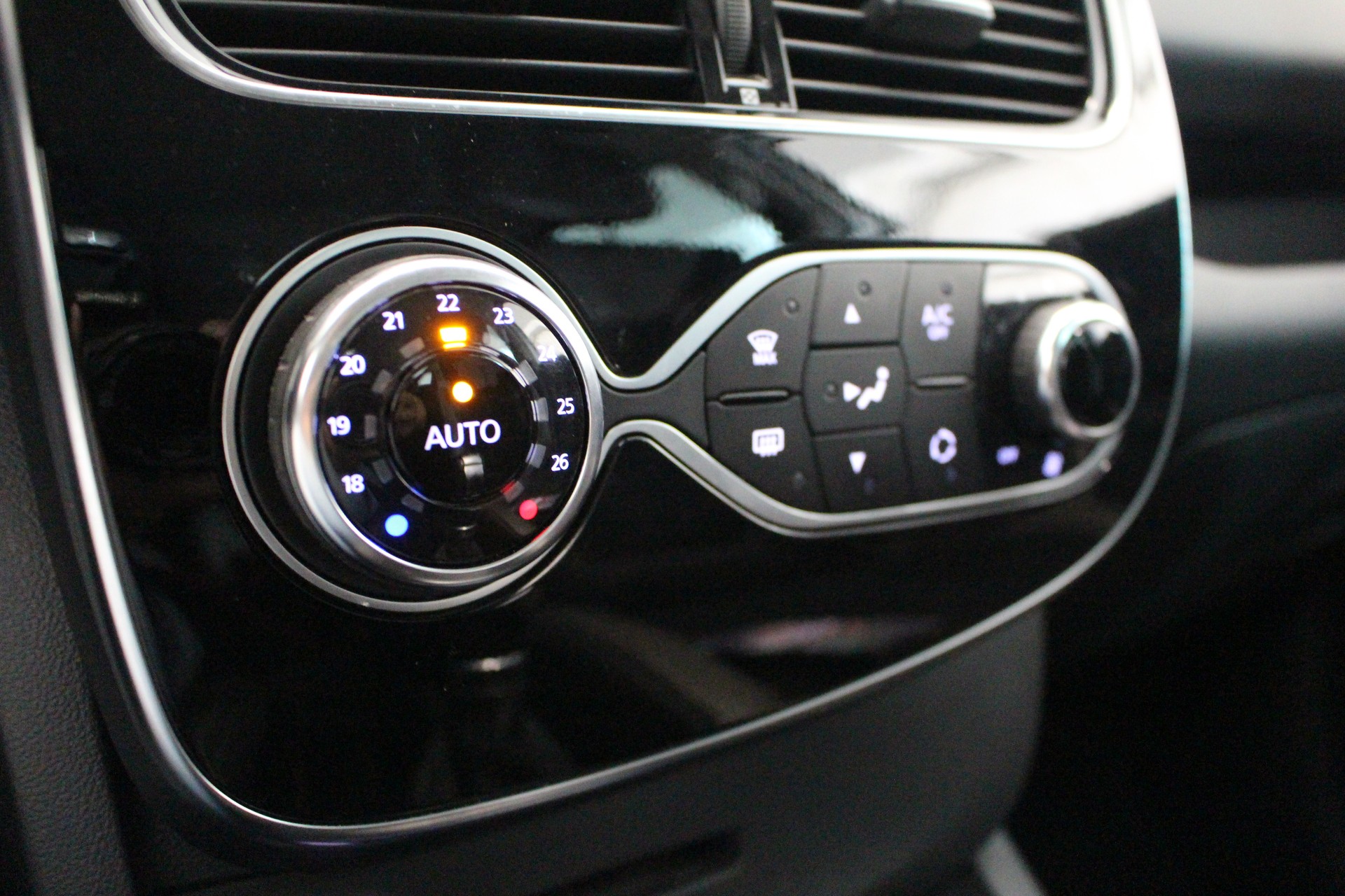 RENAULT Clio 1.2 TCe 120 Swiss Edition S/S-image-18