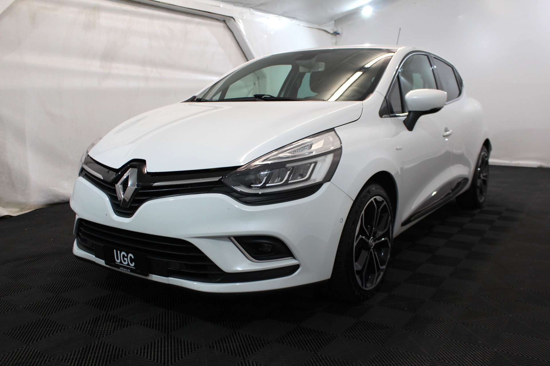 RENAULT Clio 1.2 TCe 120 Swiss Edition S/S-showroom-element-2