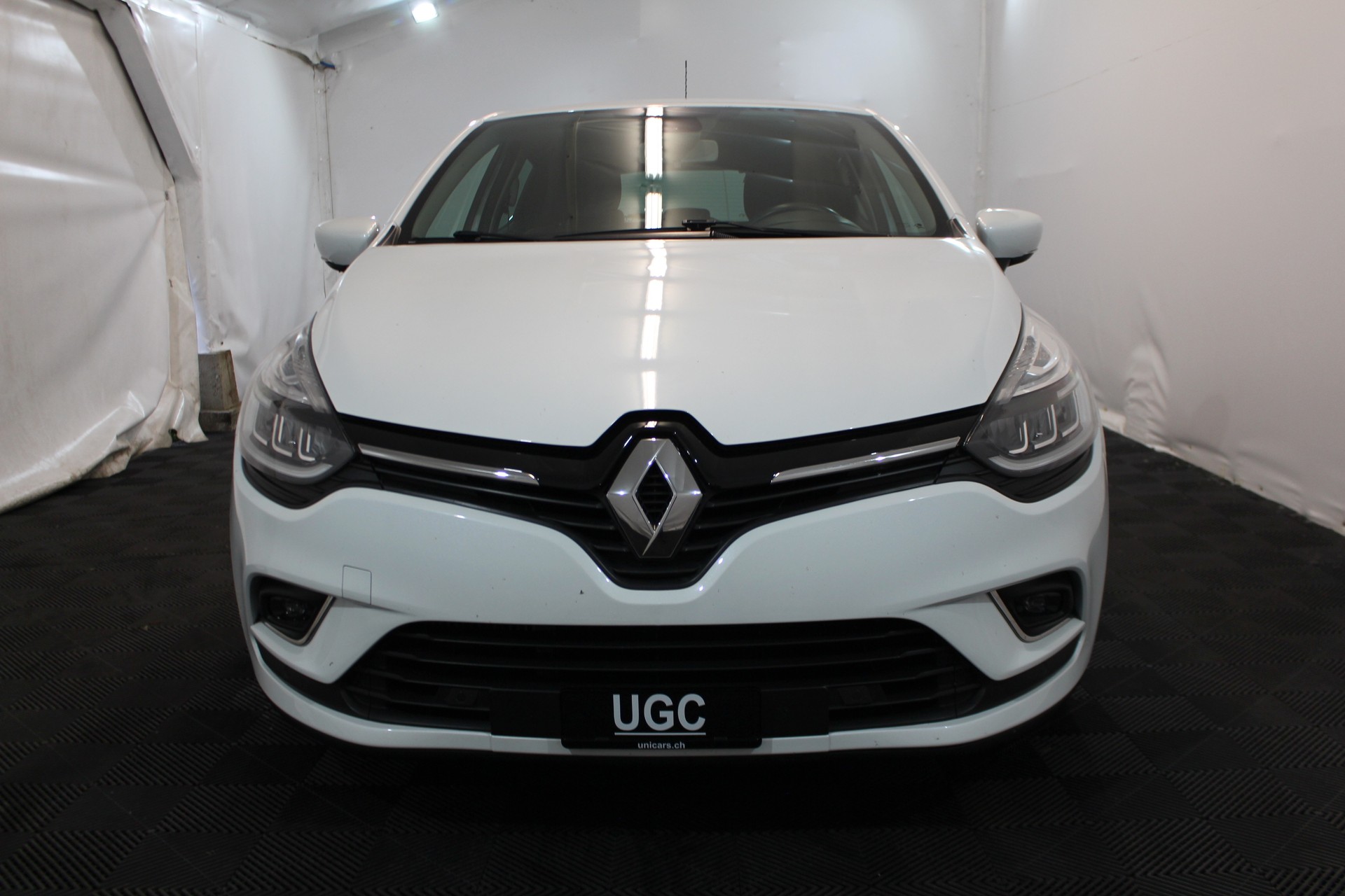 RENAULT Clio 1.2 TCe 120 Swiss Edition S/S-showroom-element-1