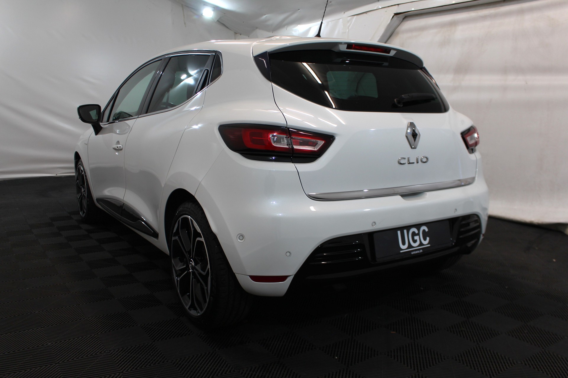 RENAULT Clio 1.2 TCe 120 Swiss Edition S/S-showroom-element-3