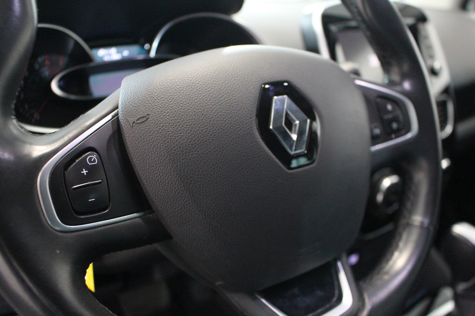RENAULT Clio 1.2 TCe 120 Swiss Edition S/S-image-13