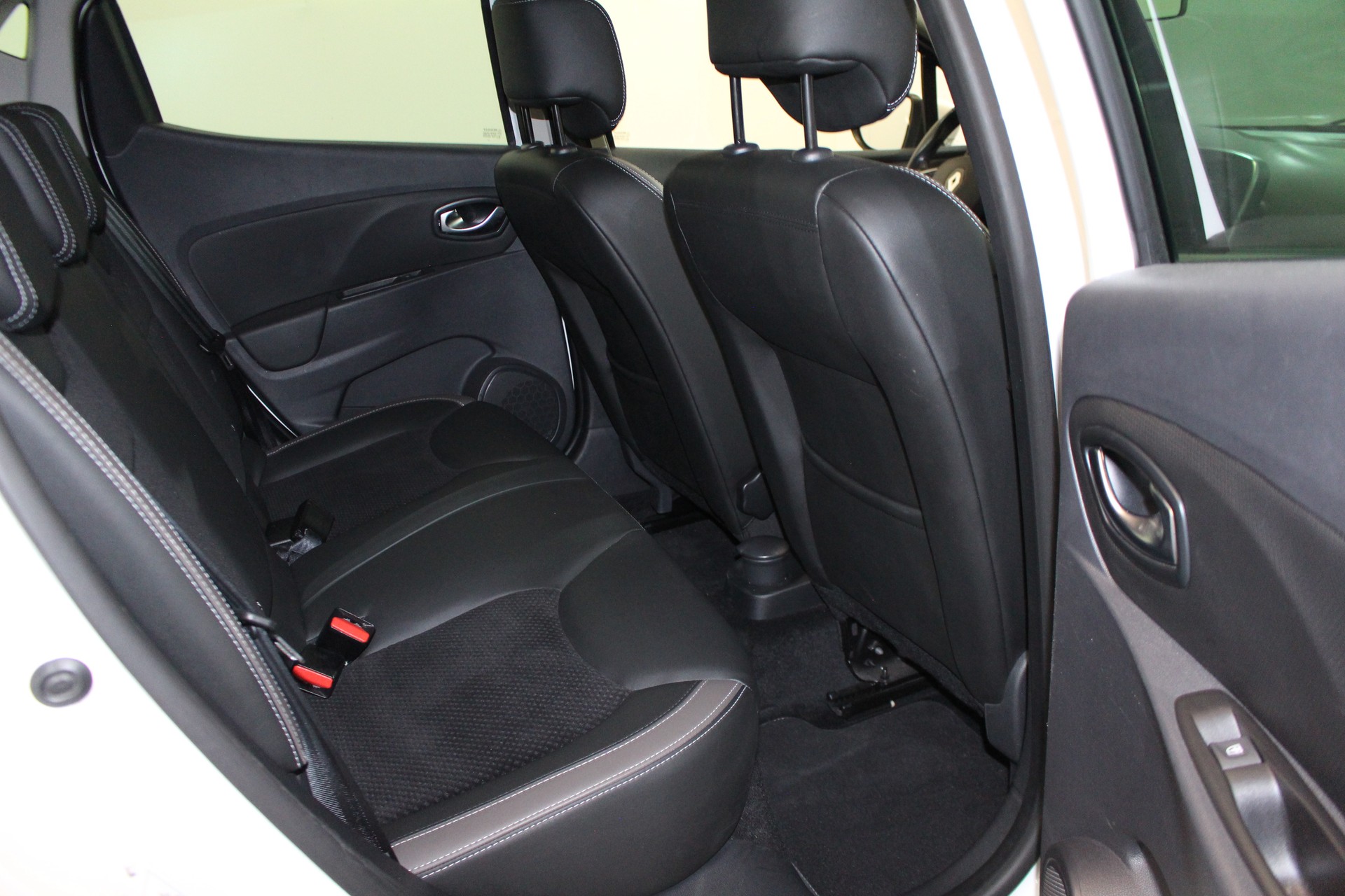 RENAULT Clio 1.2 TCe 120 Swiss Edition S/S-image-9