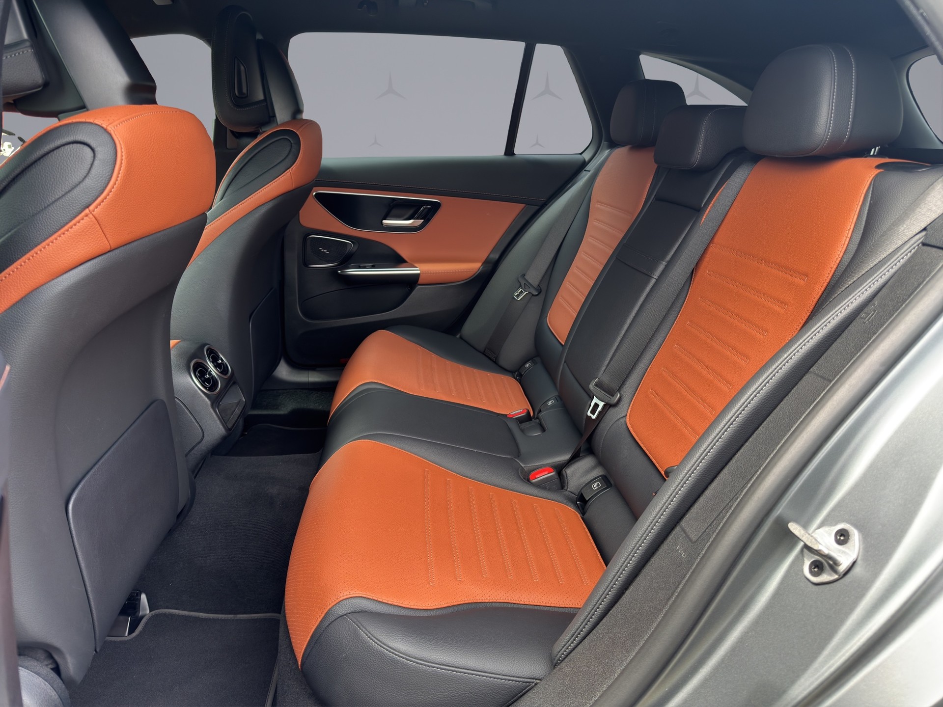 MERCEDES-BENZ C 300 e AMG Line Kombi-image-13