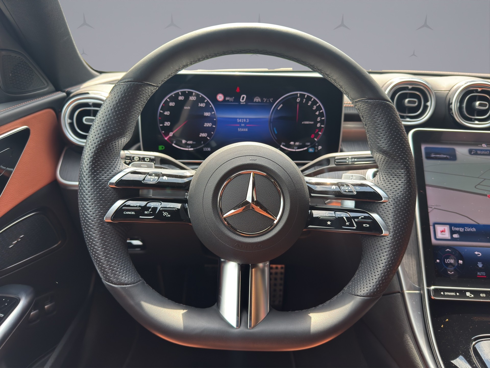MERCEDES-BENZ C 300 e AMG Line Kombi-image-12