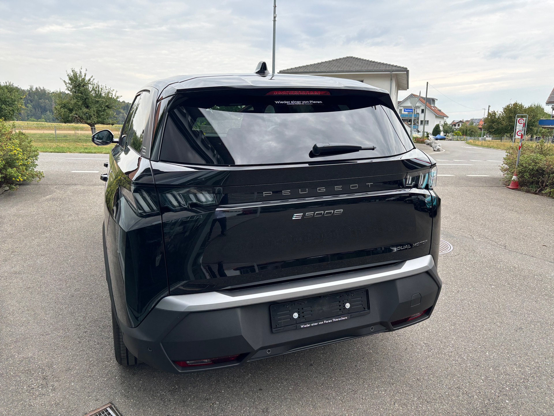 PEUGEOT 5008 210 73kWh Allure Premium Dual Motor 325 AWD-image-2
