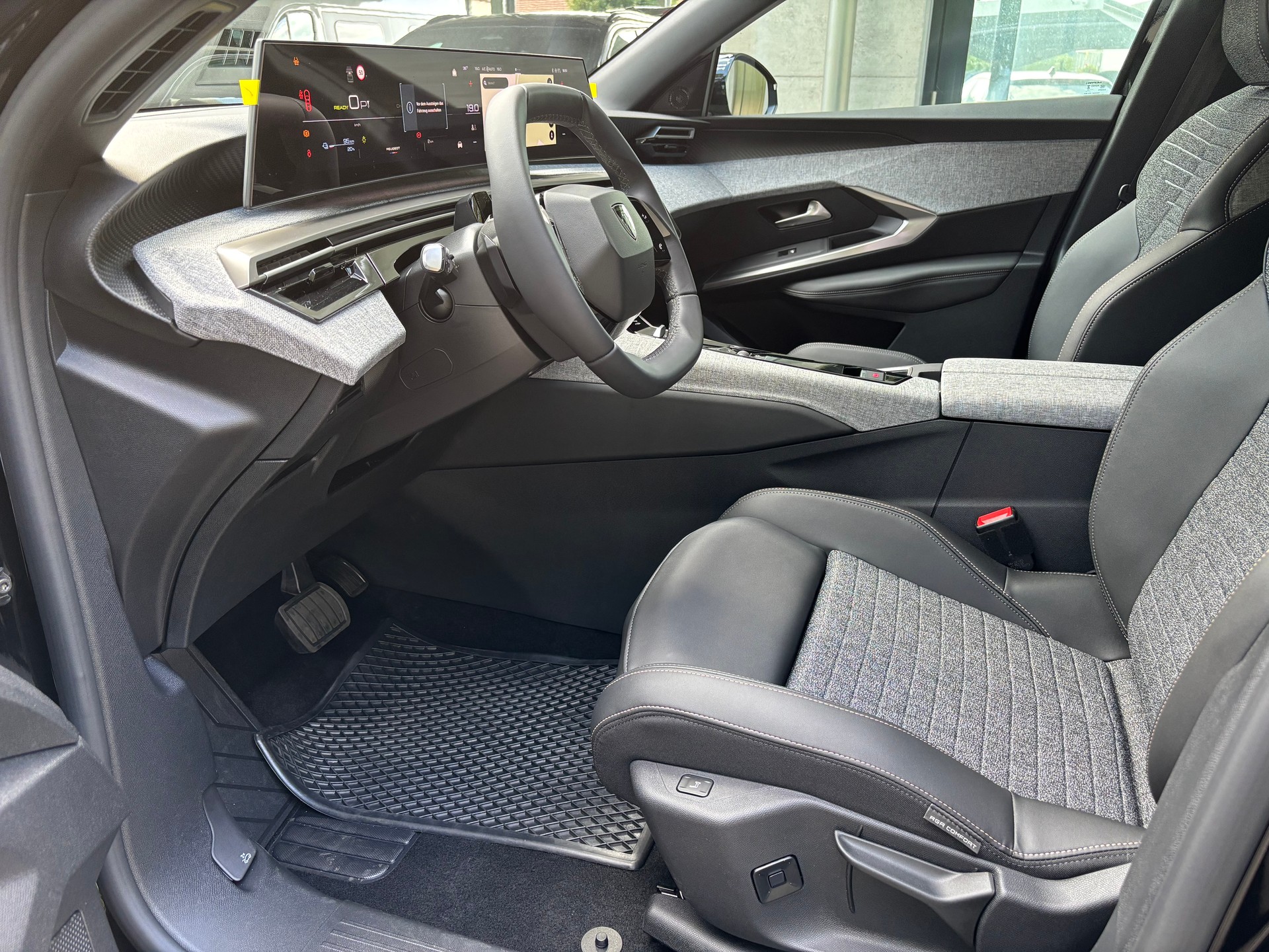 PEUGEOT 5008 210 73kWh Allure Premium Dual Motor 325 AWD-image-12