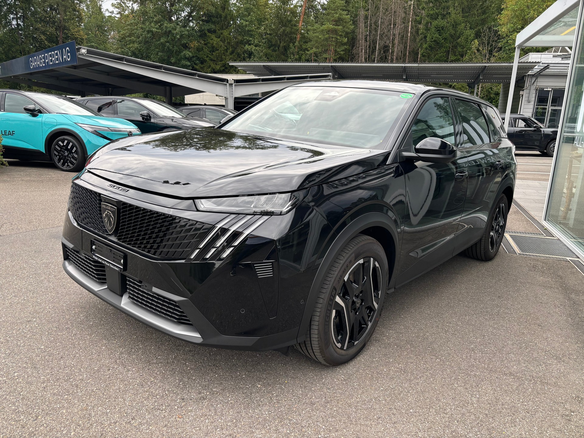 PEUGEOT 5008 210 73kWh Allure Premium Dual Motor 325 AWD-image-1